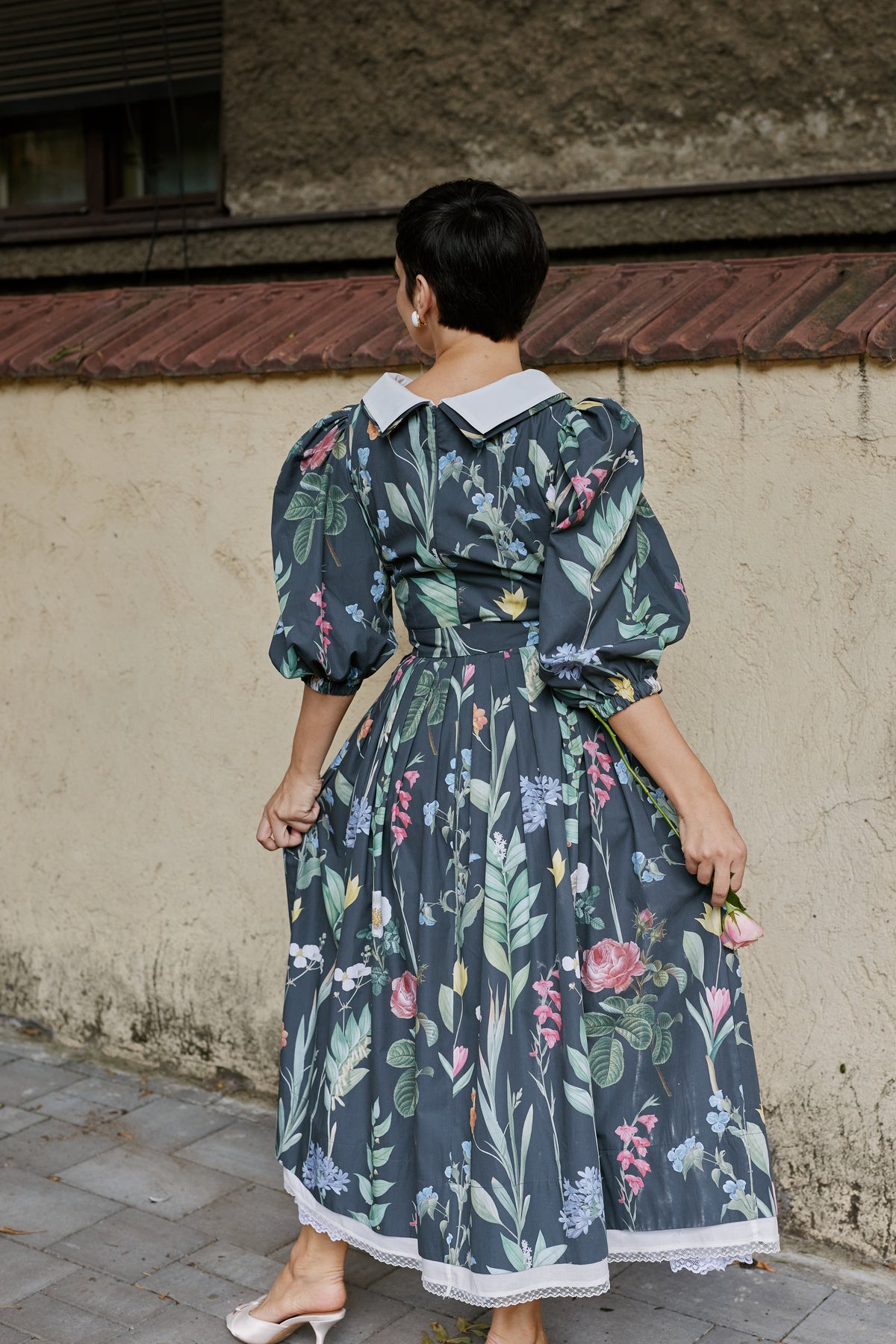 Rochie Midi din Bumbac cu Flori pe Fundal Antracit