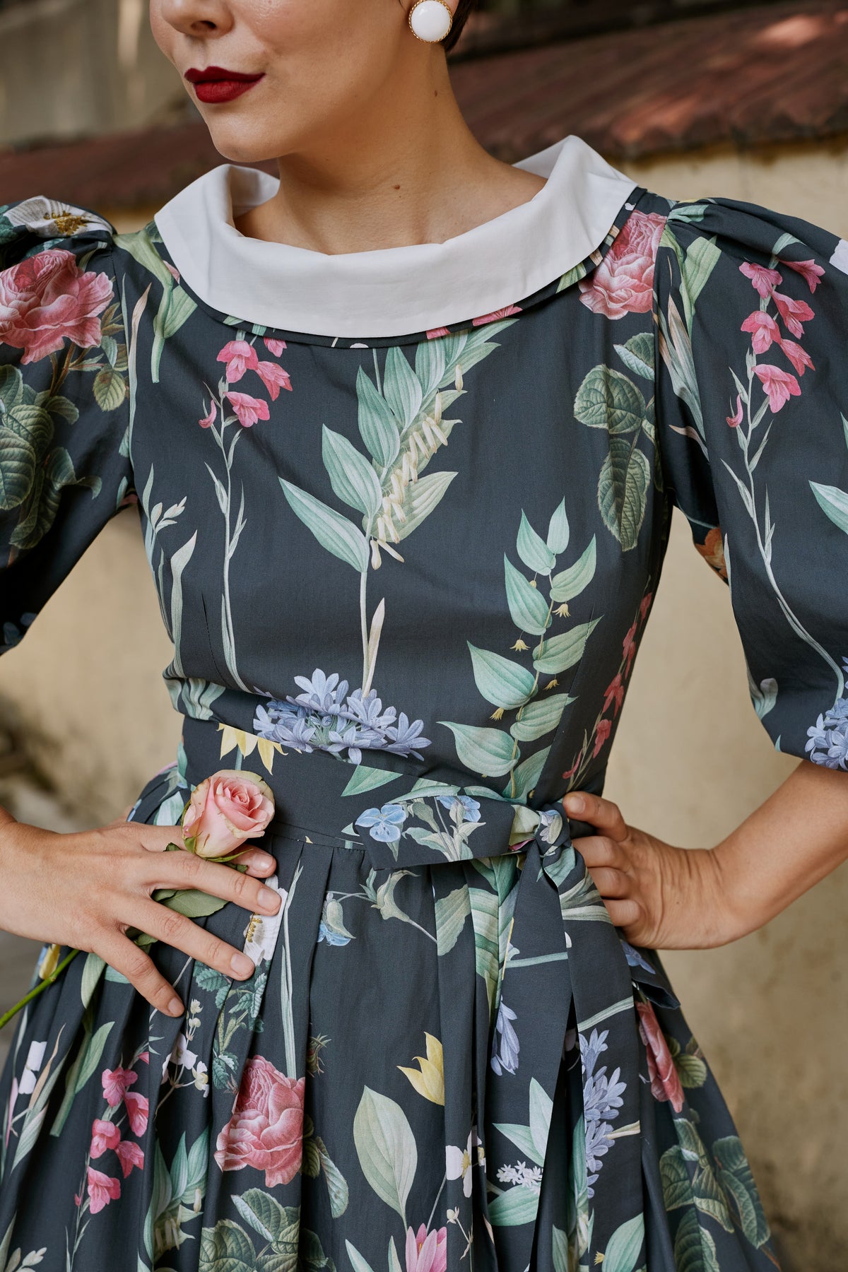 Rochie Midi din Bumbac cu Flori pe Fundal Antracit