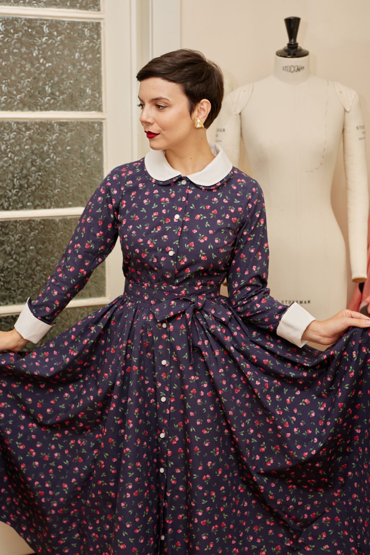 Rochie Midi Bleumarin cu Guler si Mansete Albe Detasabile