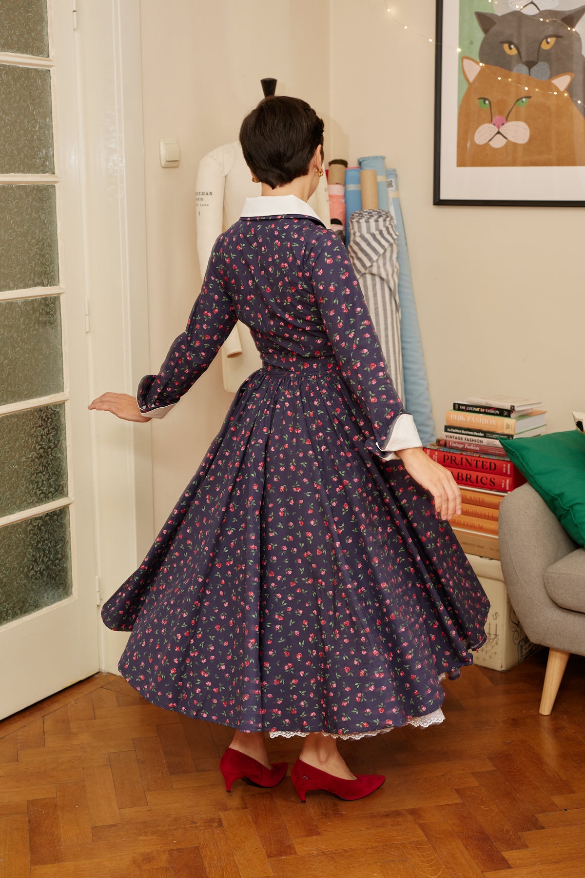 Rochie Midi Bleumarin cu Guler si Mansete Albe Detasabile