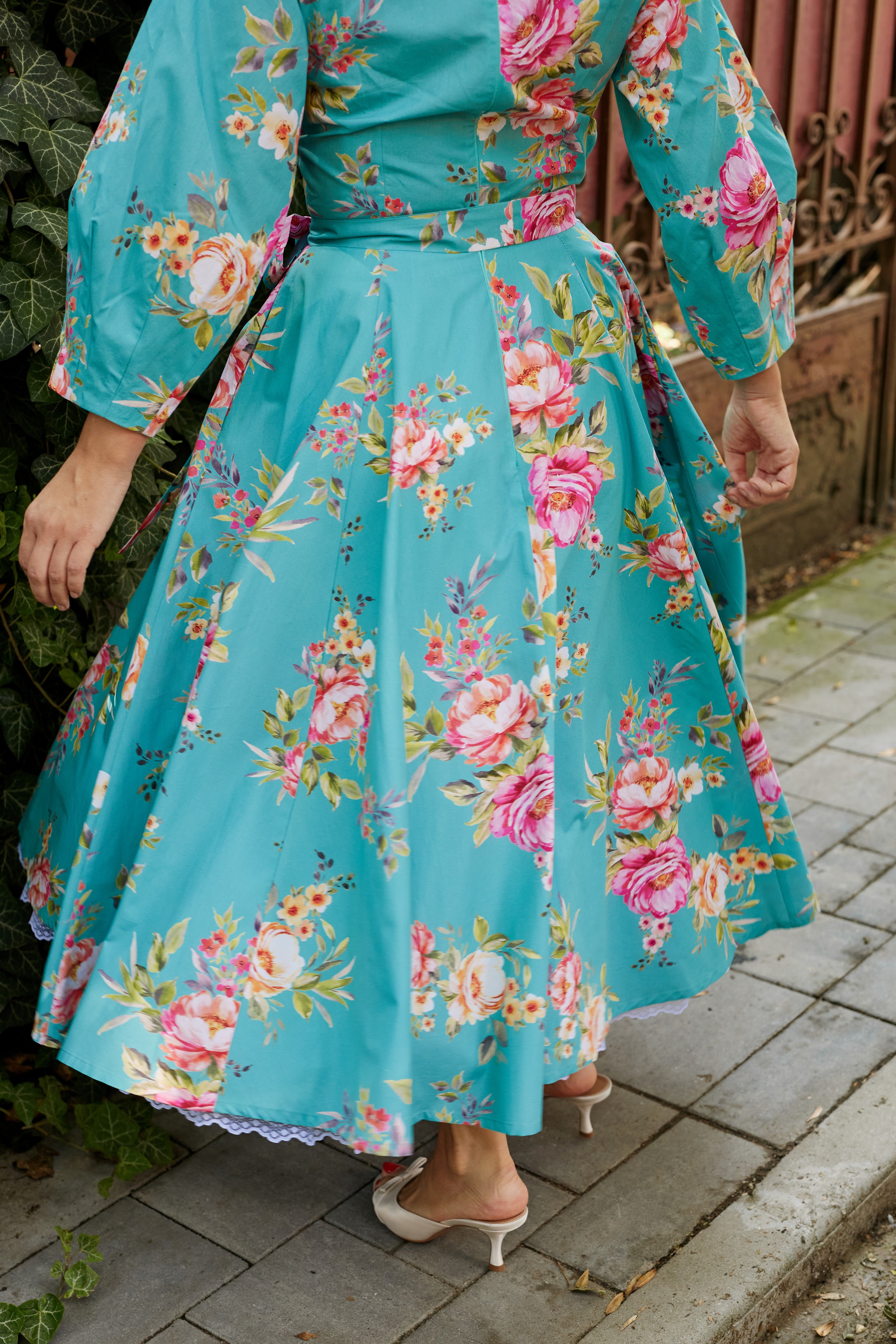 Rochie Midi din Bumbac cu Bujori pe Turcoaz