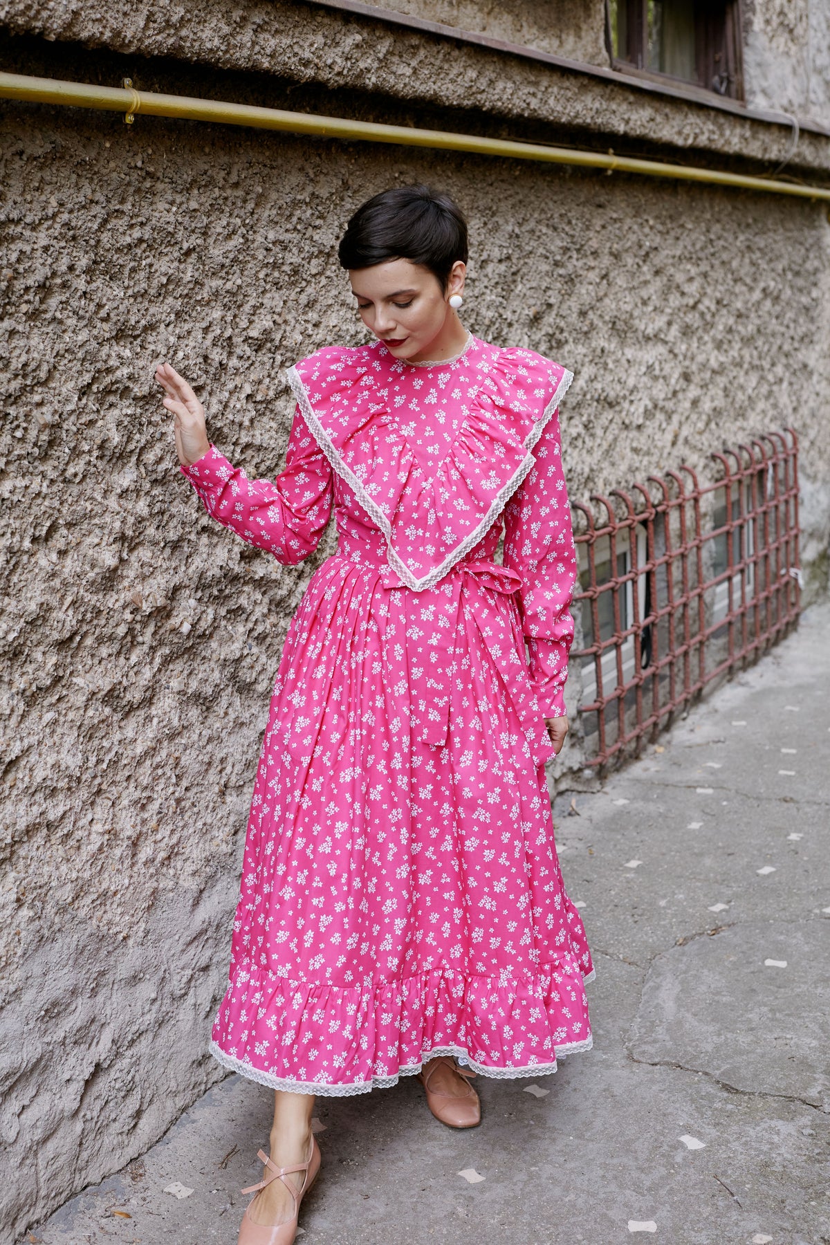Rochie Midi Roz din Bumbac cu Volane si Dantela