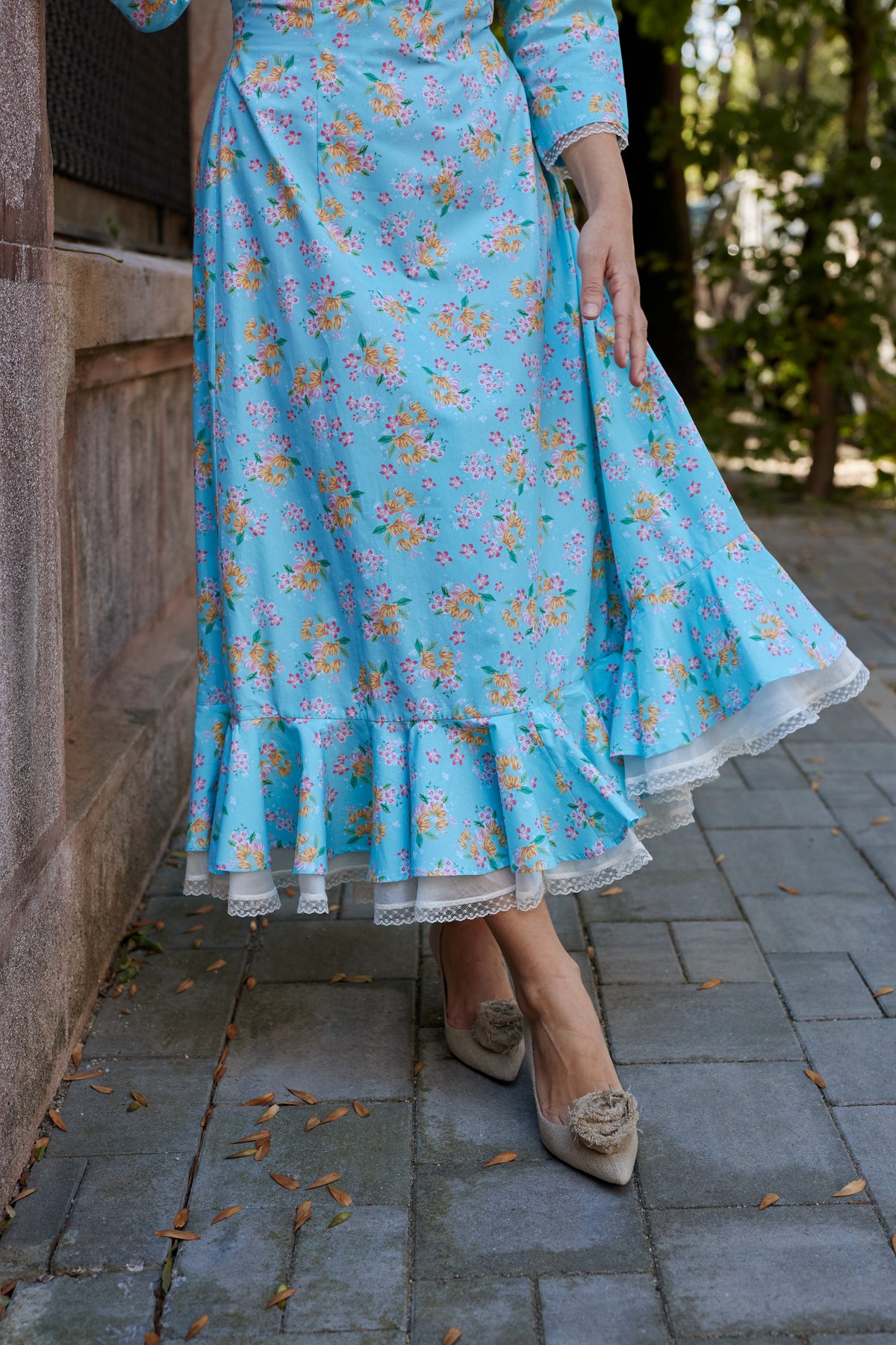 Rochie Midi din Bumbac Aqua cu Volan Alb si Dantela