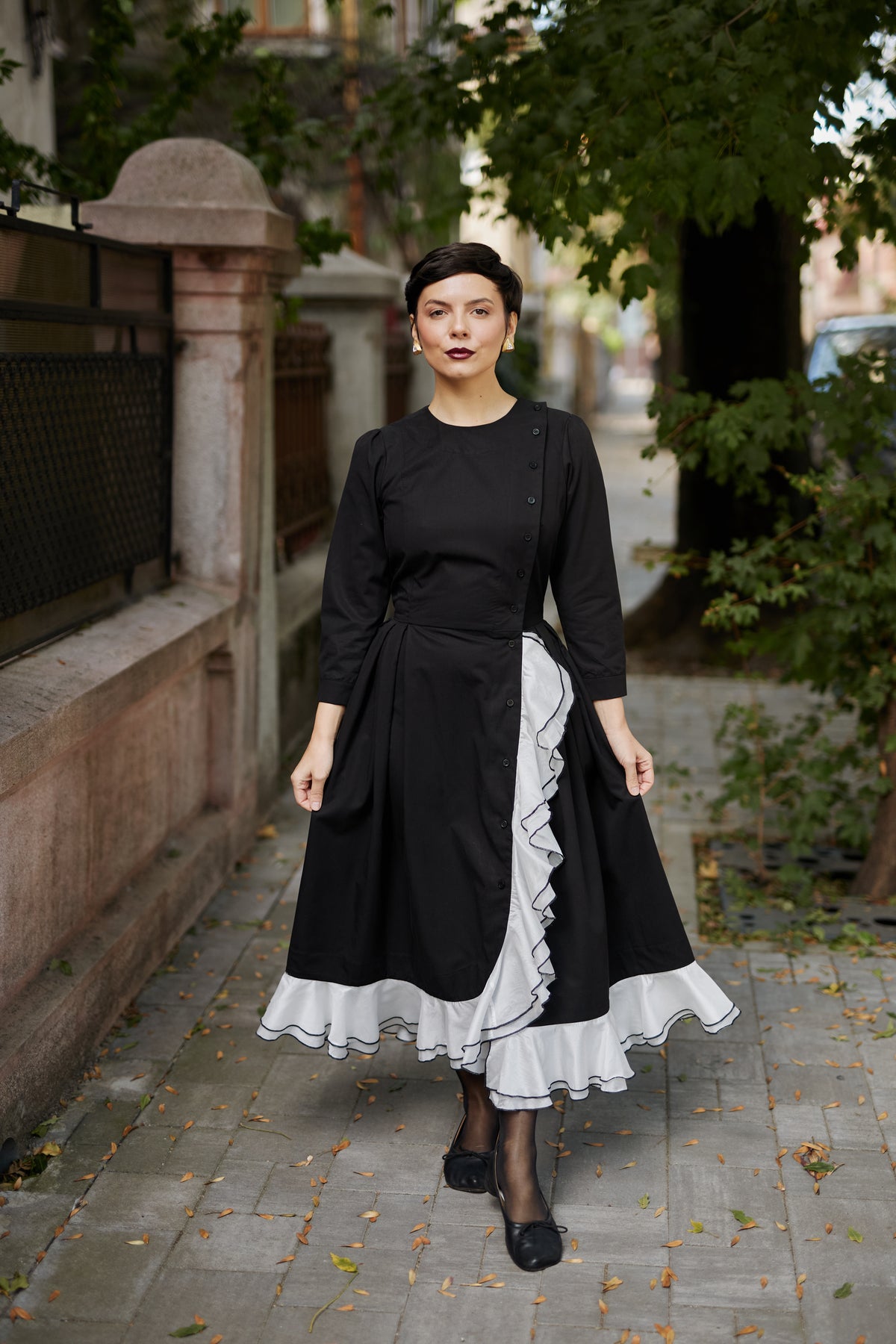 Rochie Midi din Bumbac Negru cu Volan Alb