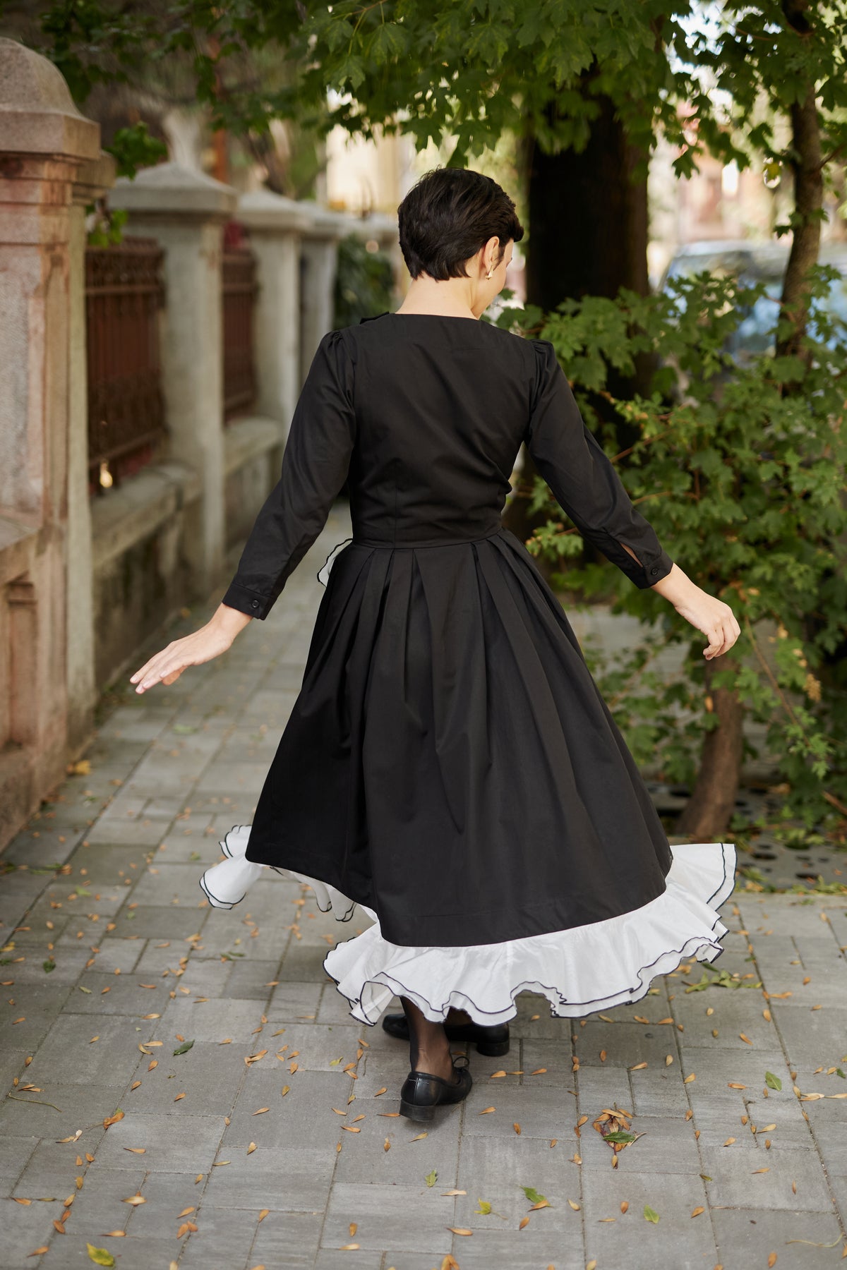 Rochie Midi din Bumbac Negru cu Volan Alb