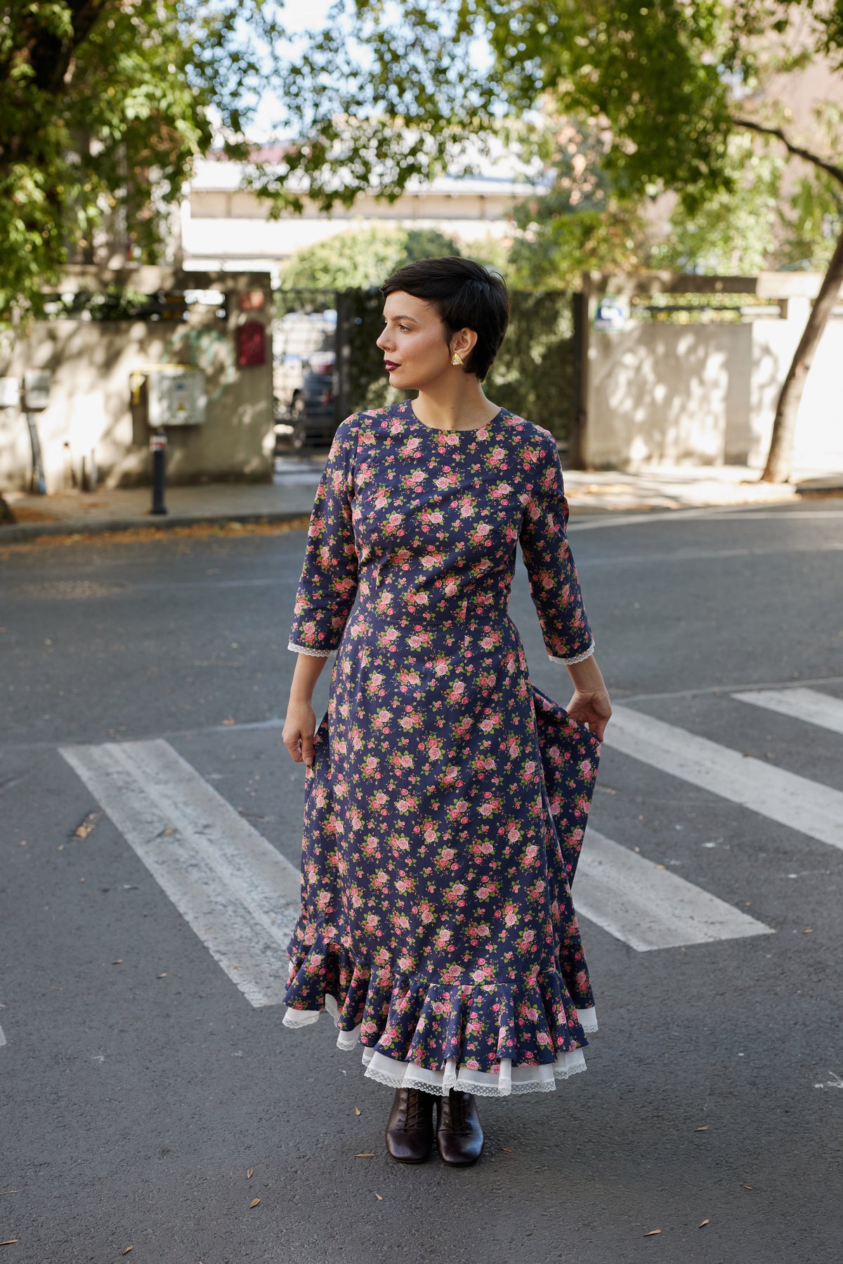 Rochie Midi din Bumbac Bleumarin cu Volan Alb si Dantela