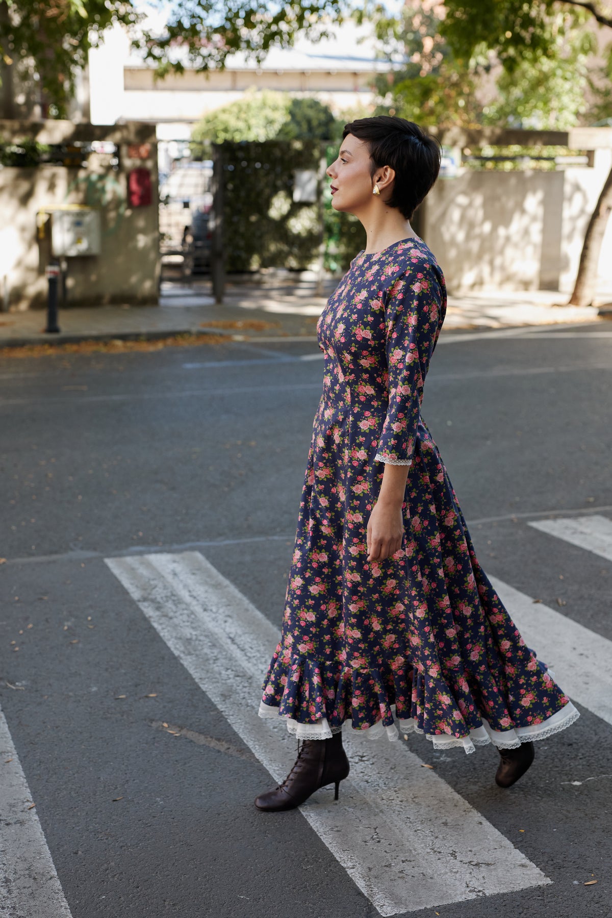 Rochie Midi din Bumbac Bleumarin cu Volan Alb si Dantela