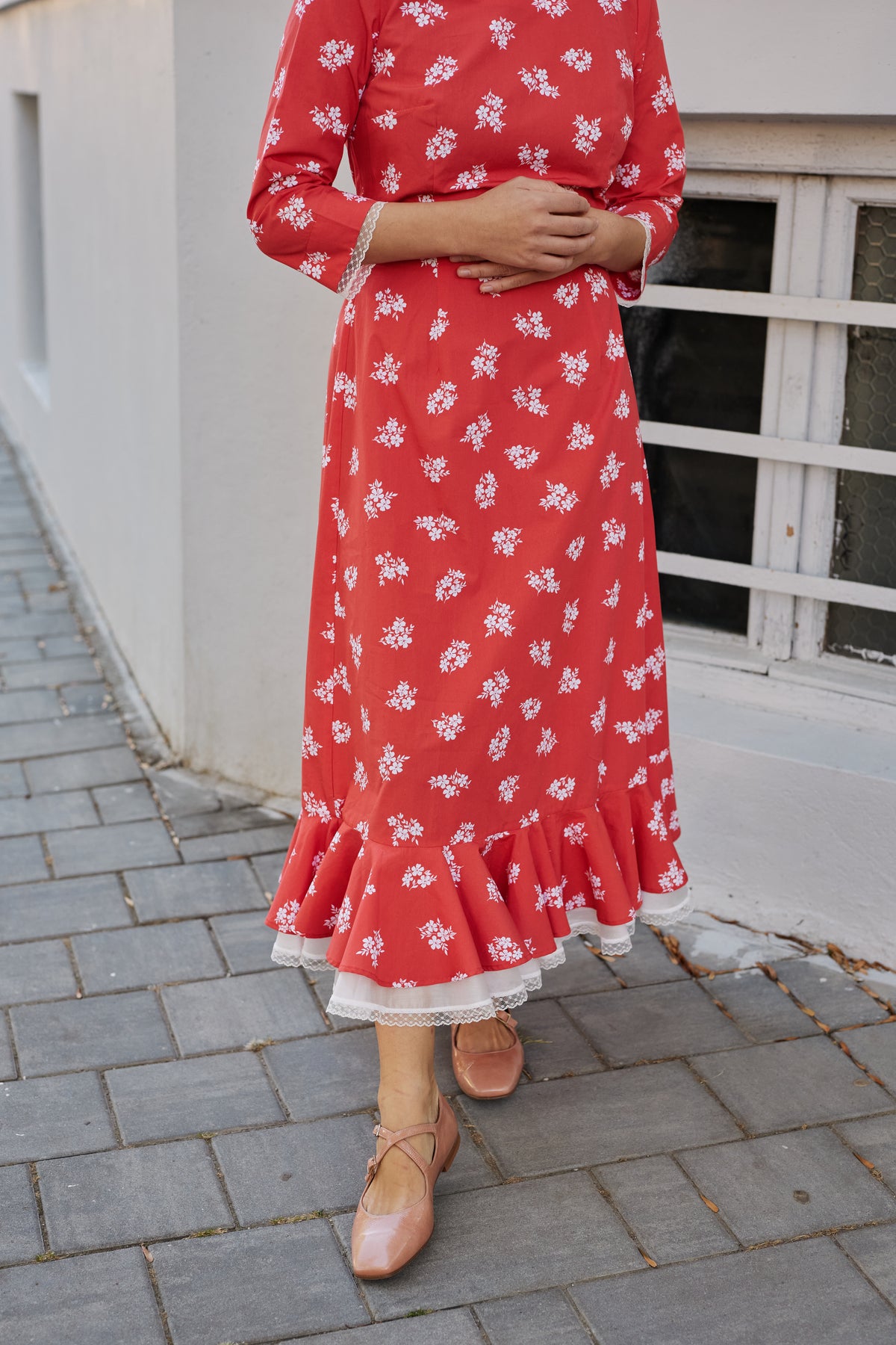 Rochie Midi din Bumbac Corai cu Volan Alb si Dantela