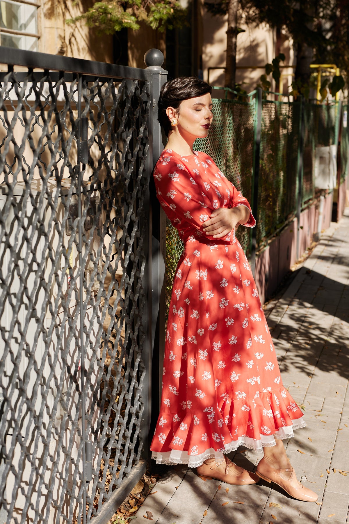 Rochie Midi din Bumbac Corai cu Volan Alb si Dantela
