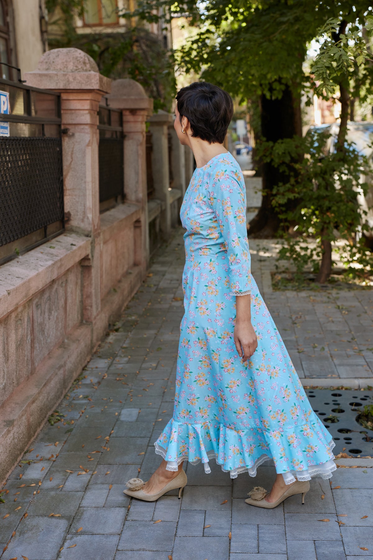 Rochie Midi din Bumbac Aqua cu Volan Alb si Dantela