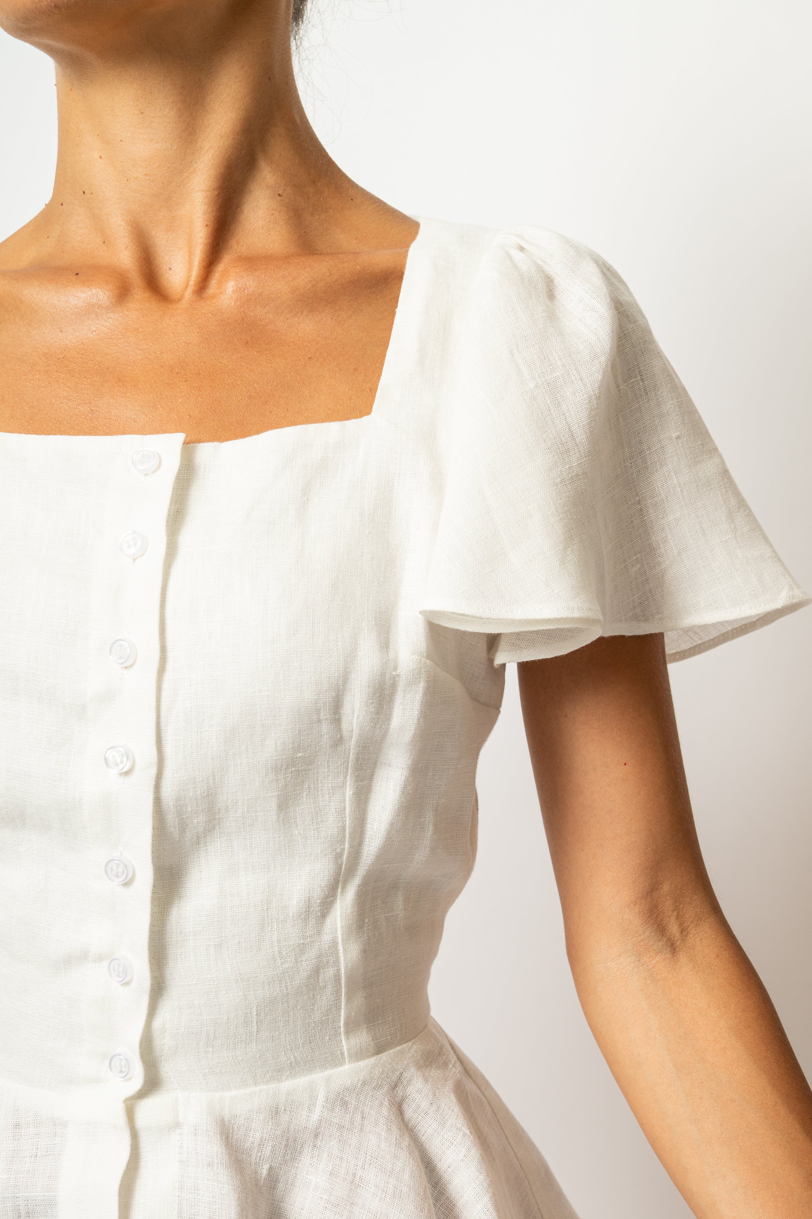 Bluza cu Peplum si Nasturi, din In Alb