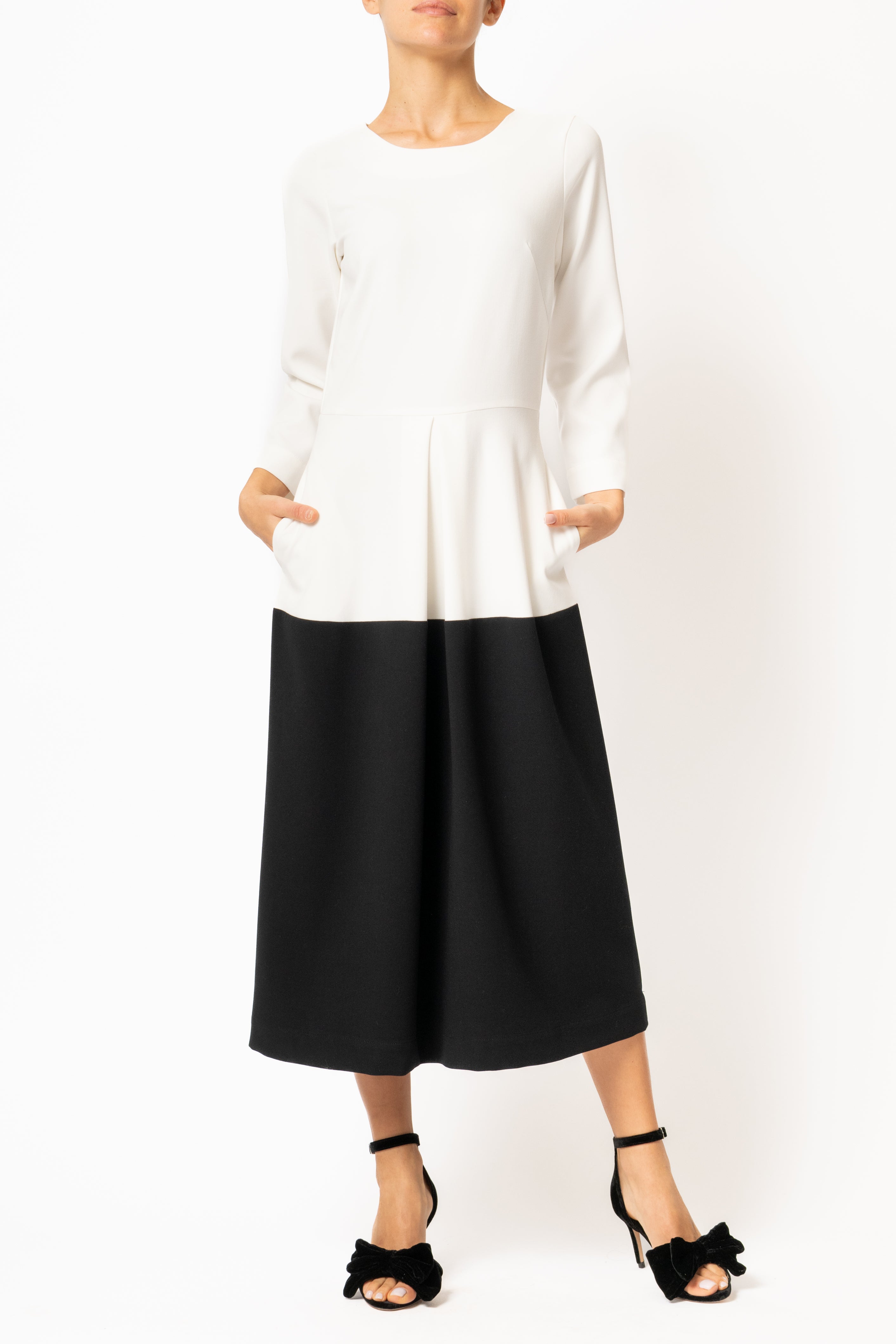 Black and white midi dress made of viscose blend fabric