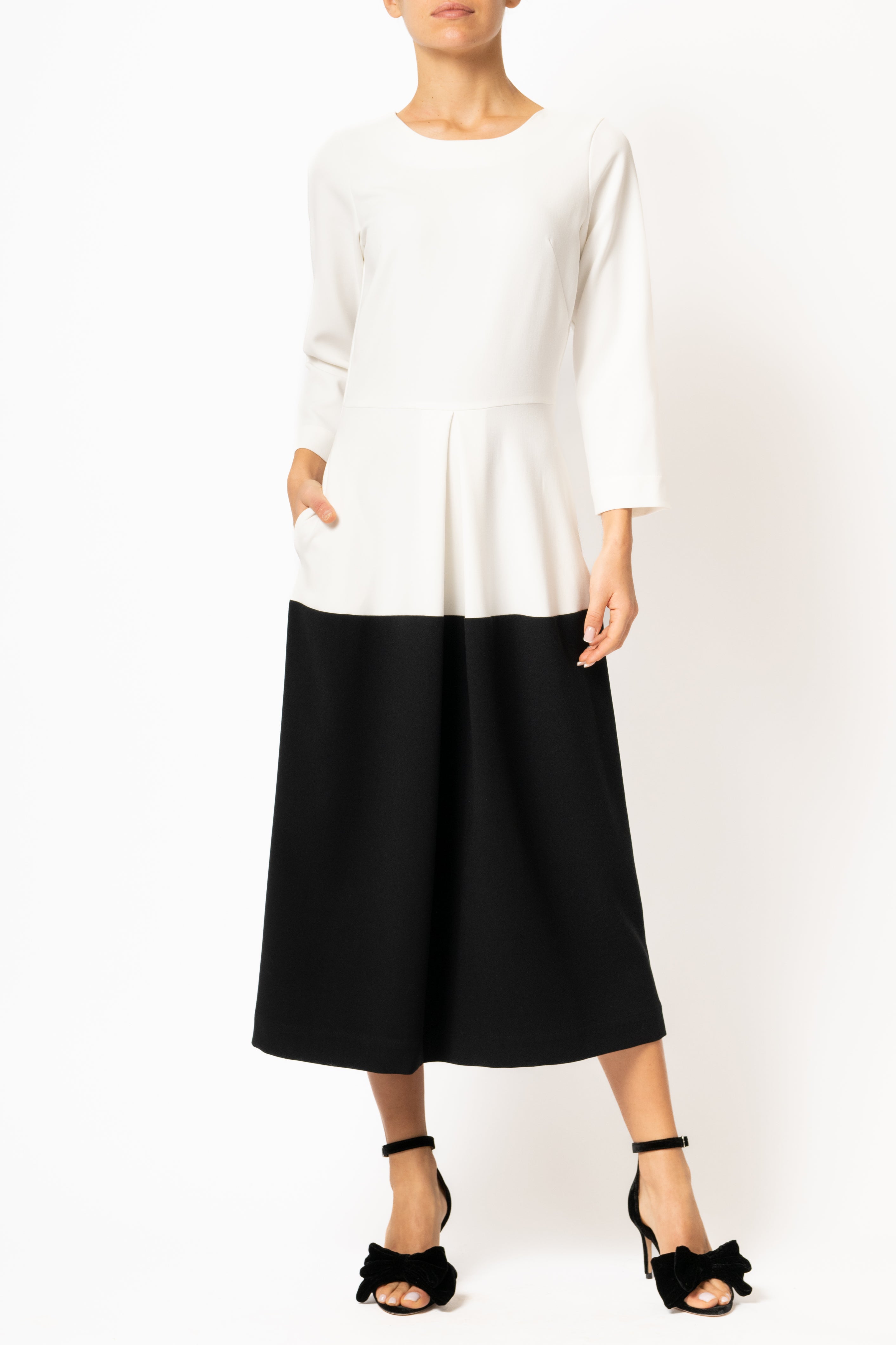 Black and white midi dress made of viscose blend fabric