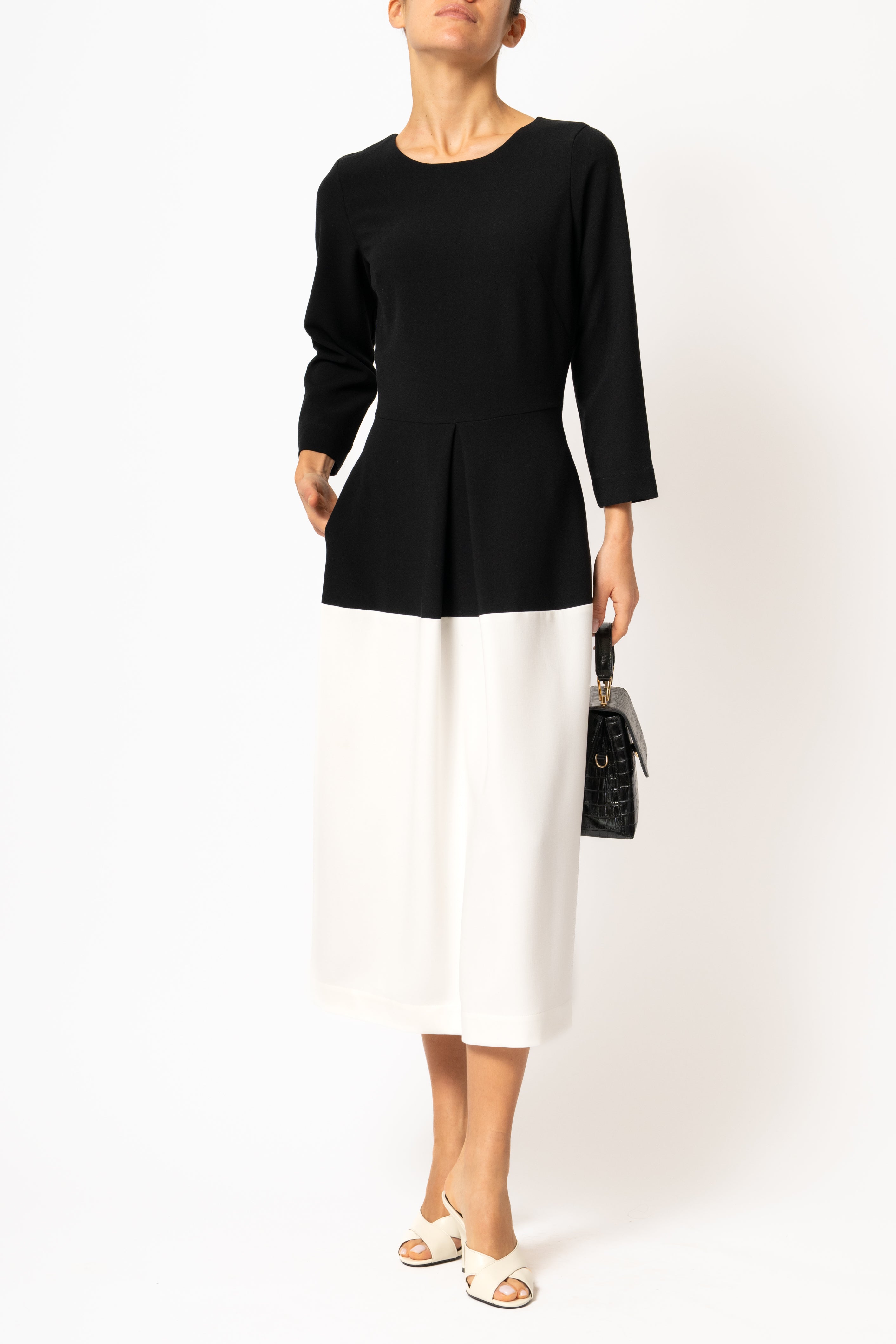 Black and white midi dress made of viscose blend fabric