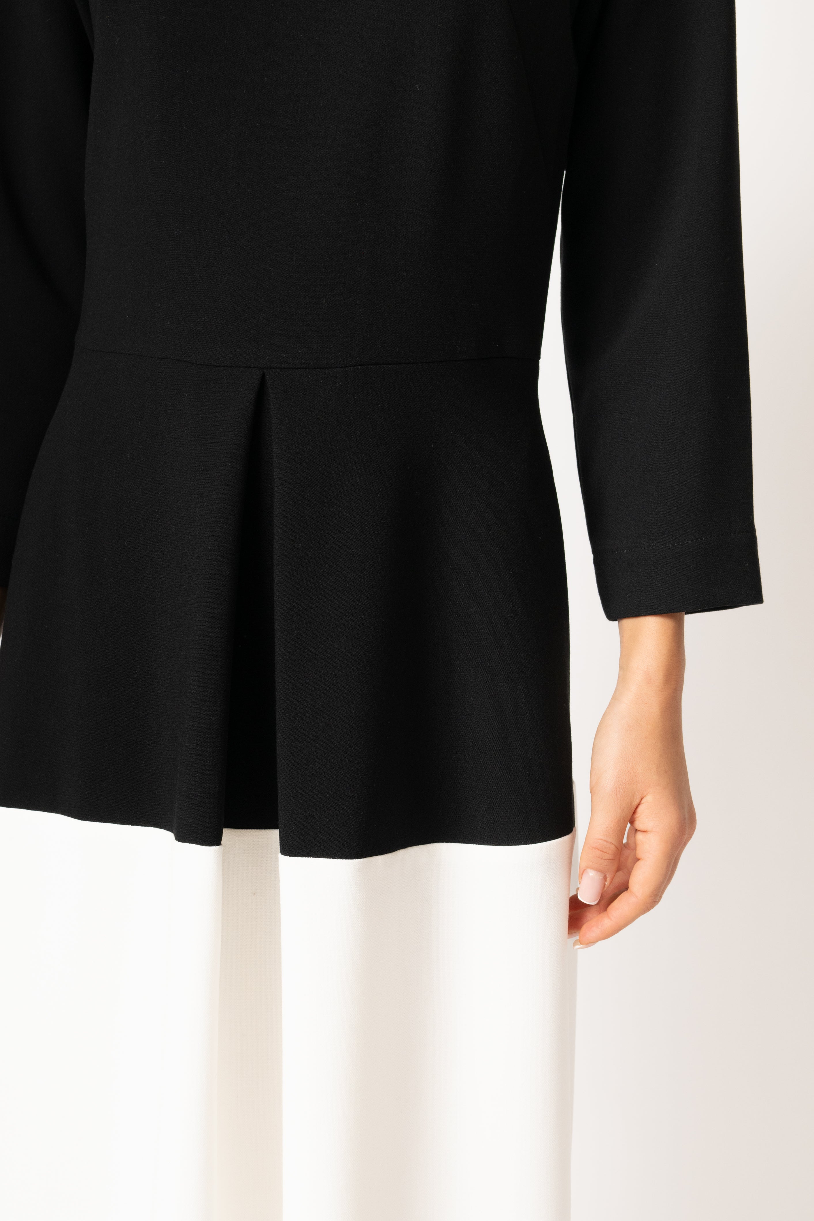 Black and white midi dress made of viscose blend fabric
