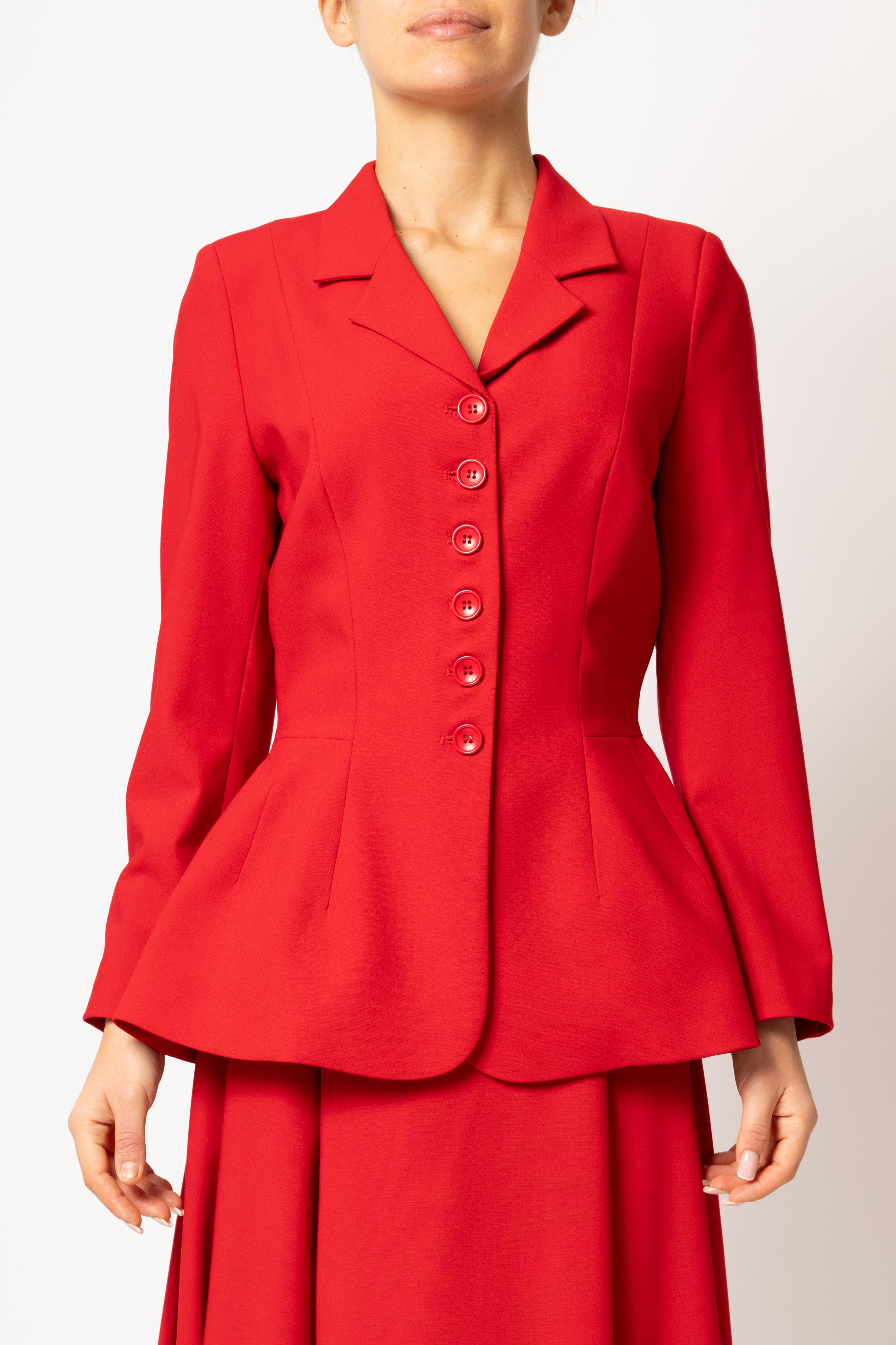 Fitted jacket in red viscose fabric, with peplum and small shoulders