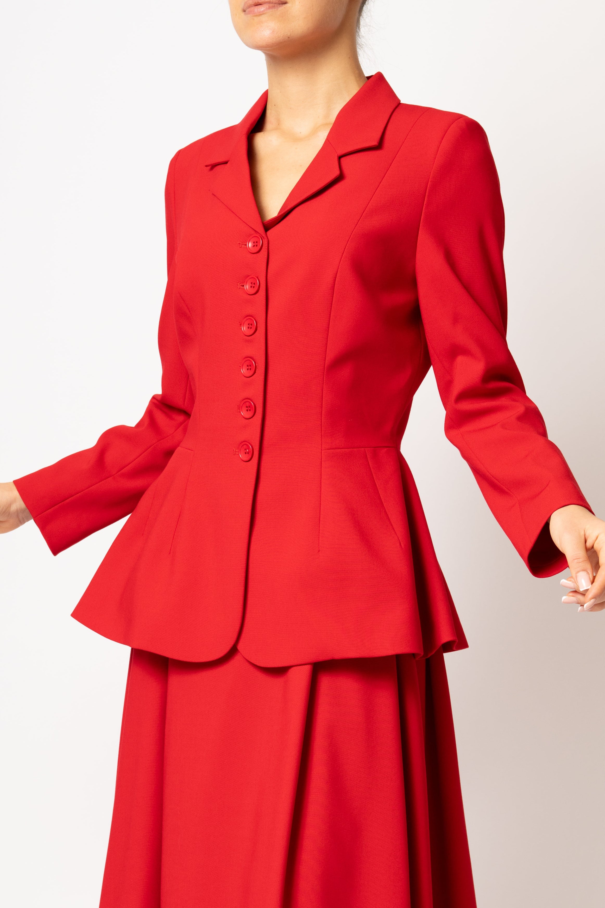 Fitted jacket in red viscose fabric, with peplum and small shoulders