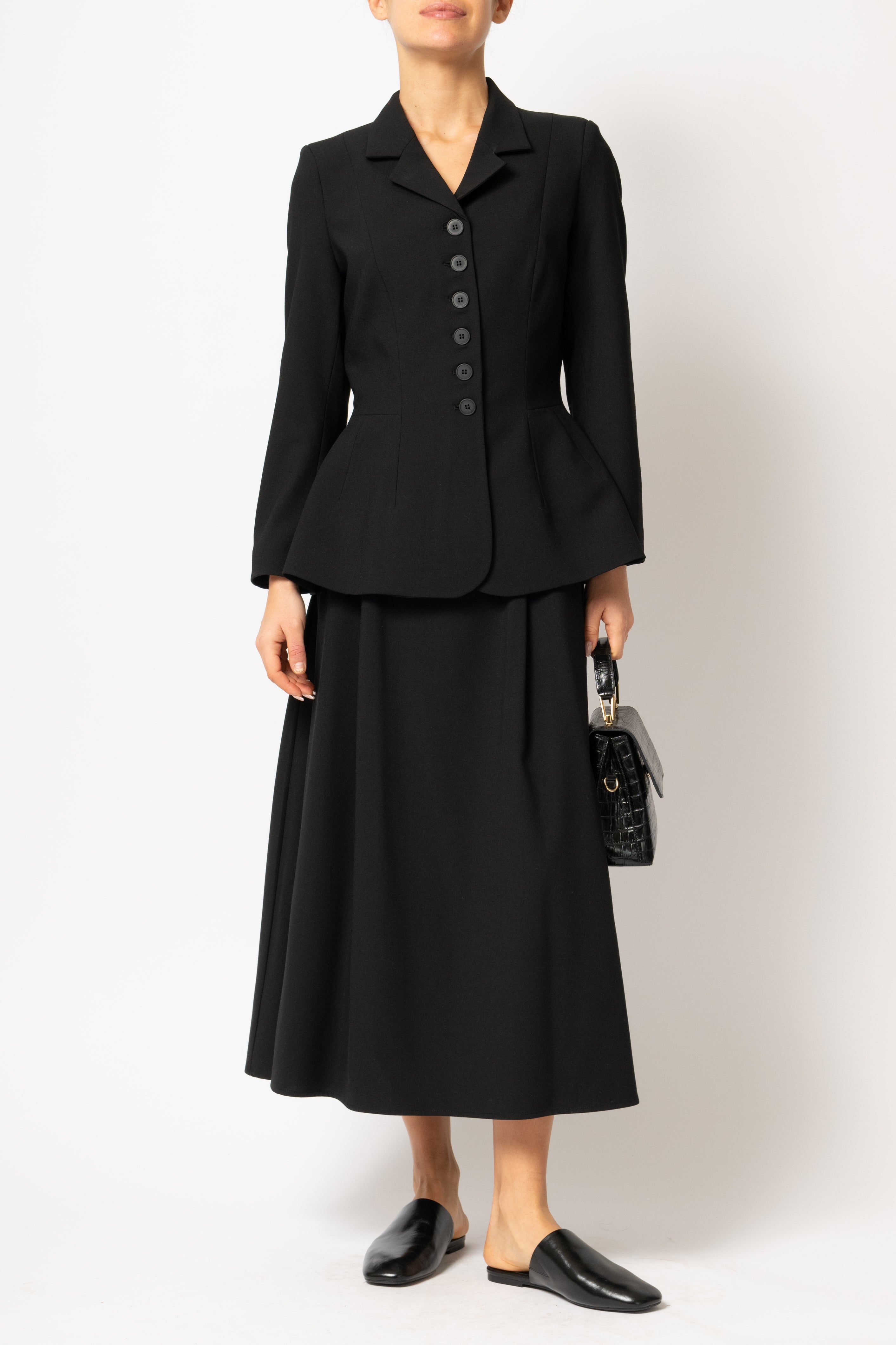 Wide pleated midi skirt made of black viscose fabric