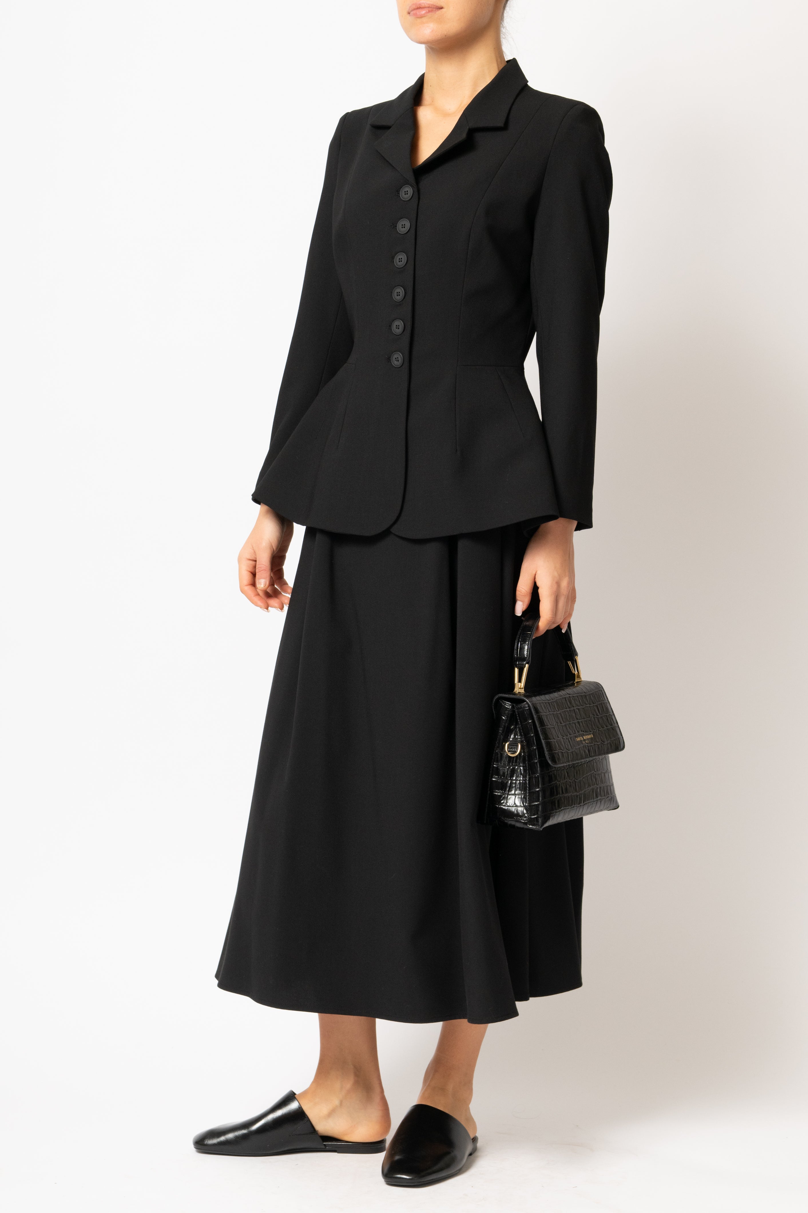 Wide pleated midi skirt made of black viscose fabric