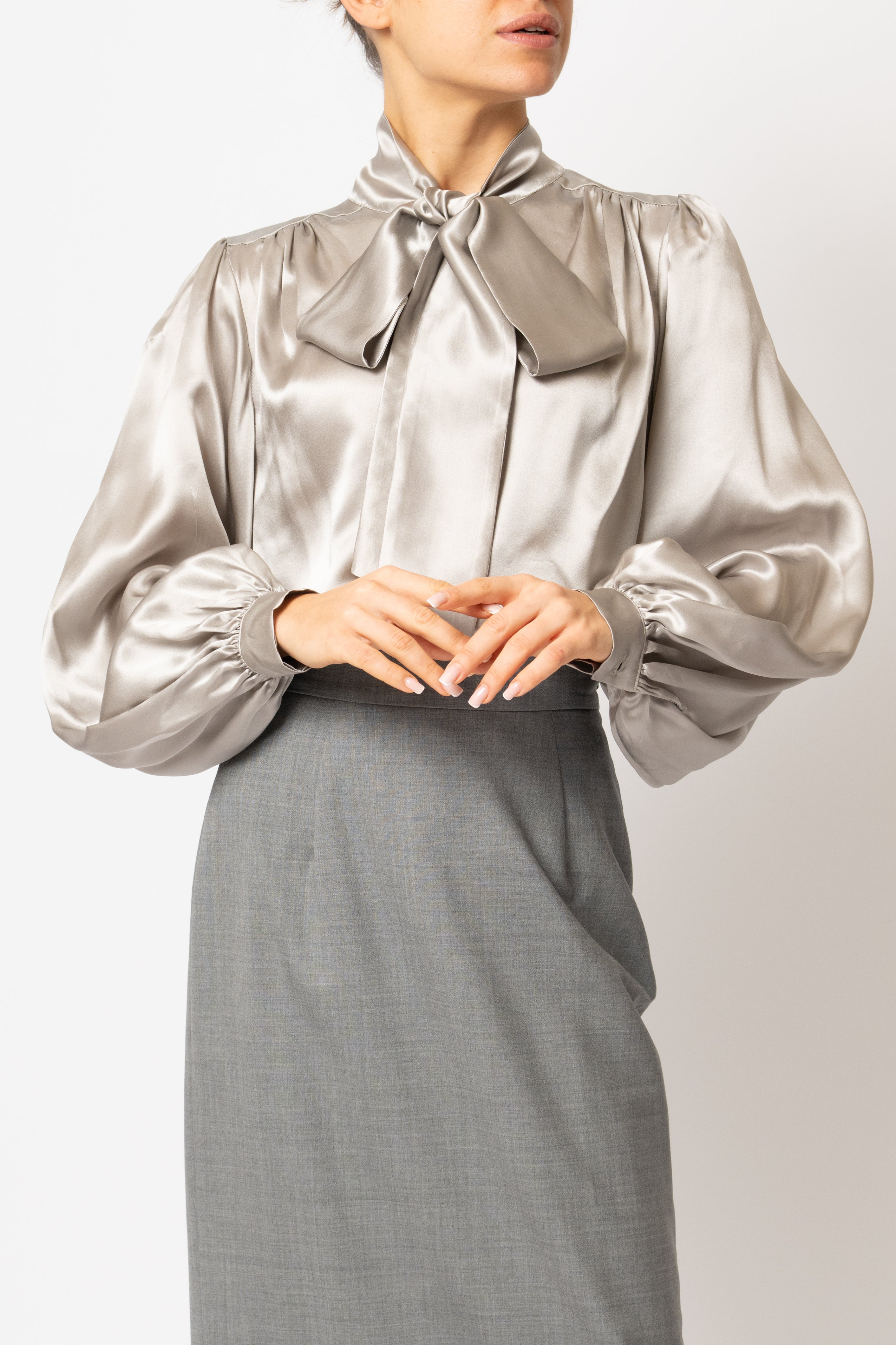 Bluza cu Funda Esarfa la Gat din Matase, Gri