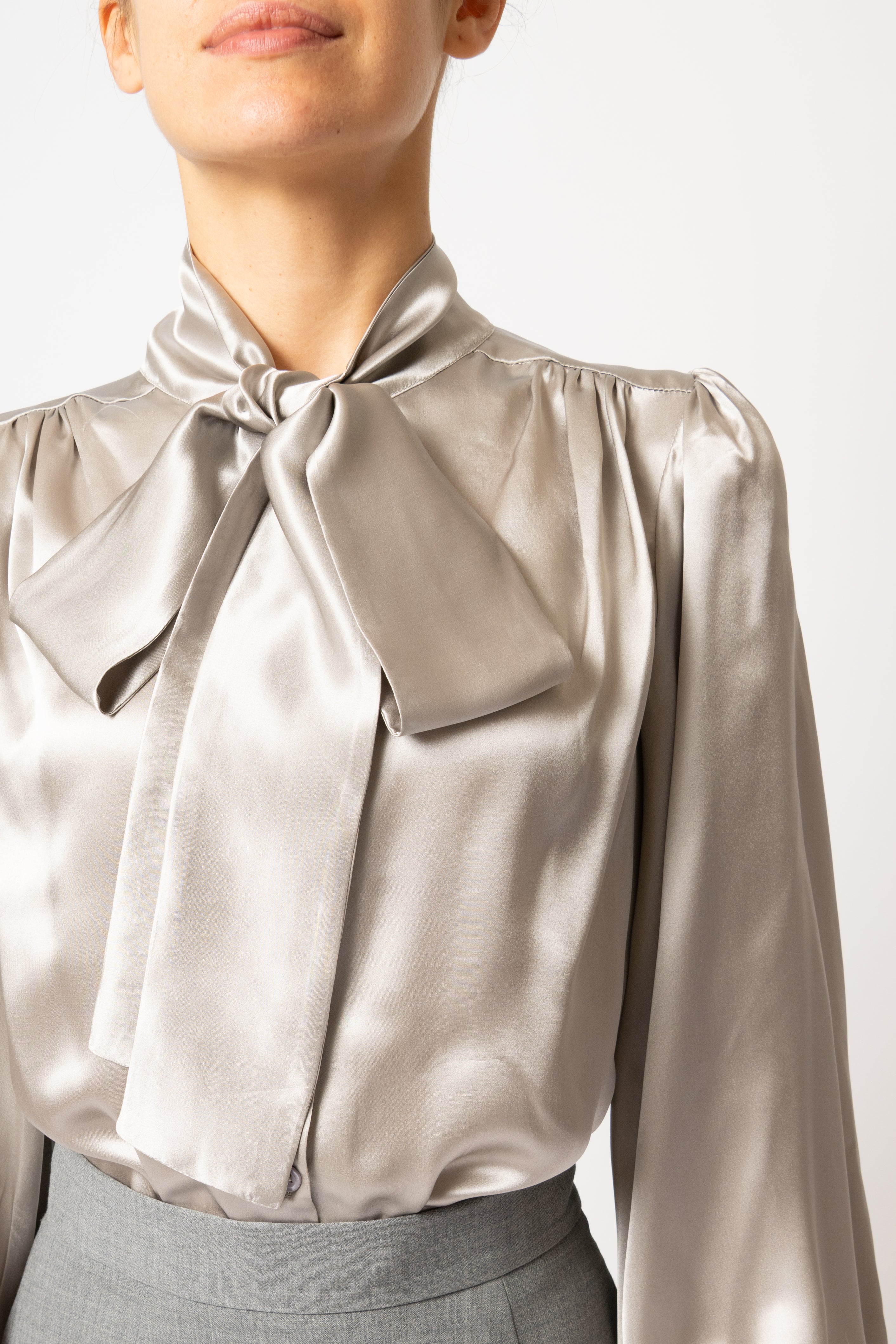 Bluza cu Funda Esarfa la Gat din Matase, Gri