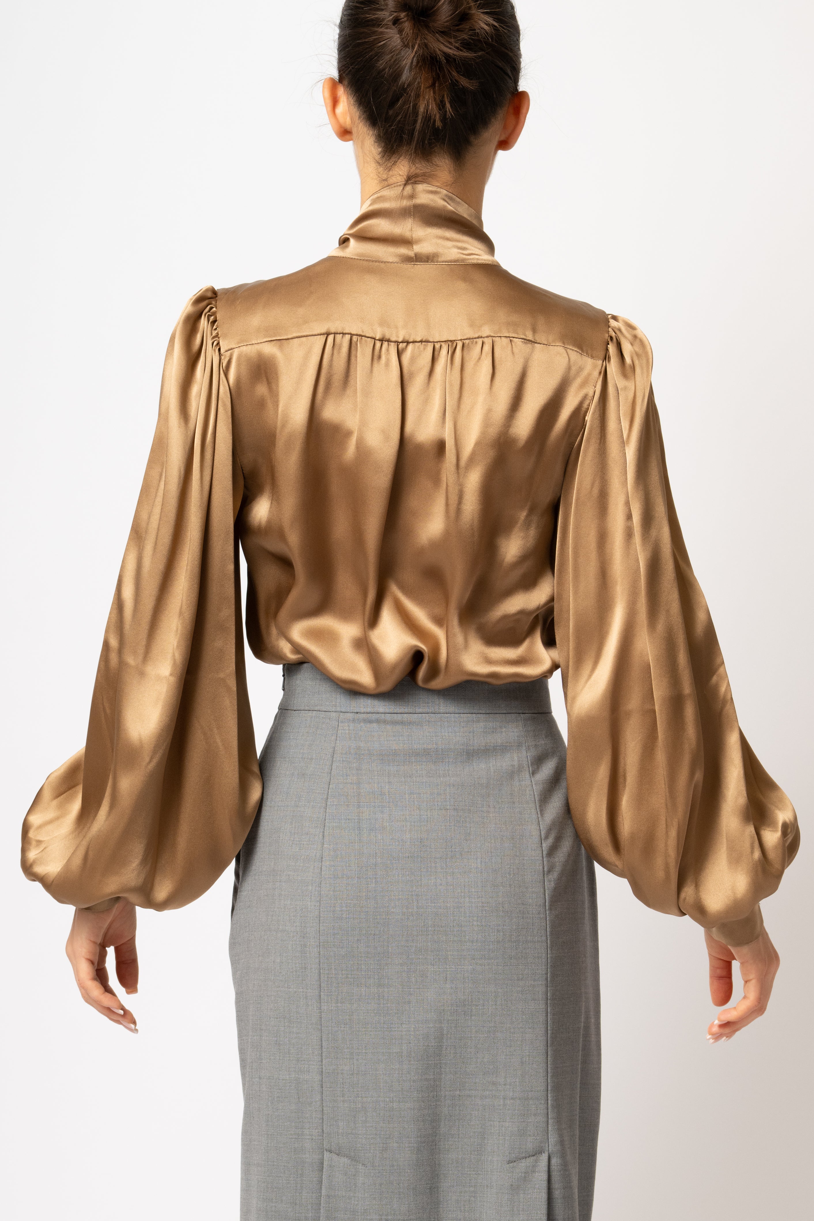 Bluza cu Funda Esarfa la Gat din Matase, Maro