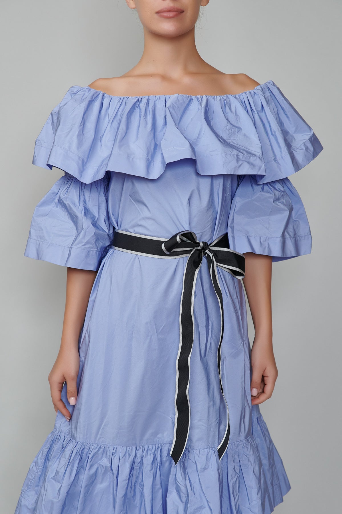 Rochie lunga cu decolteu barcuta din tafetta liliac