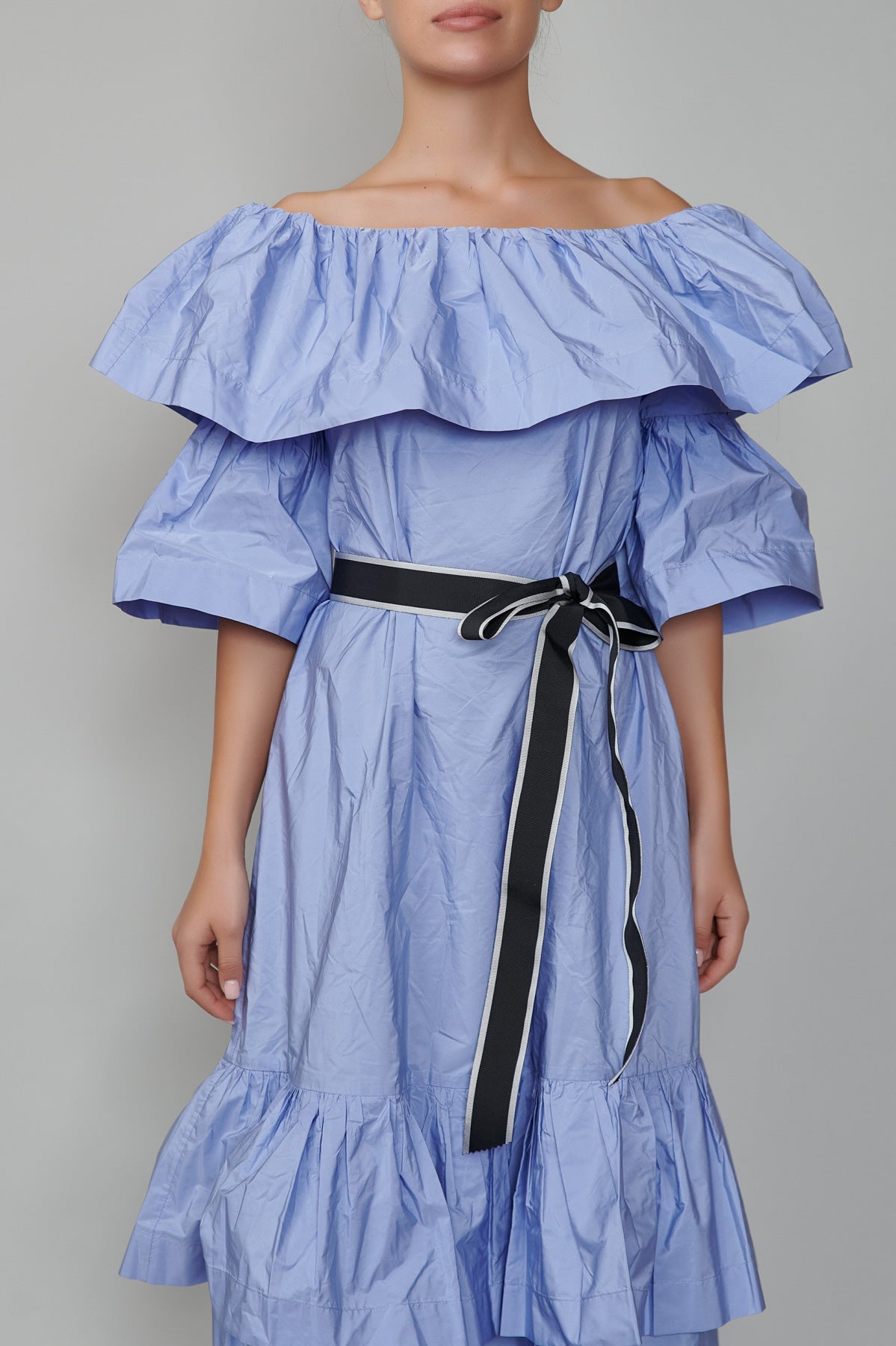 Rochie pana la glezna cu decolteu barcuta din tafetta liliac