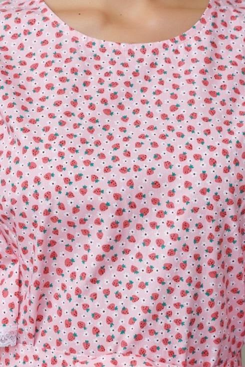 Rochie cu aripioare si volane din poplin cu capsuni pe roz