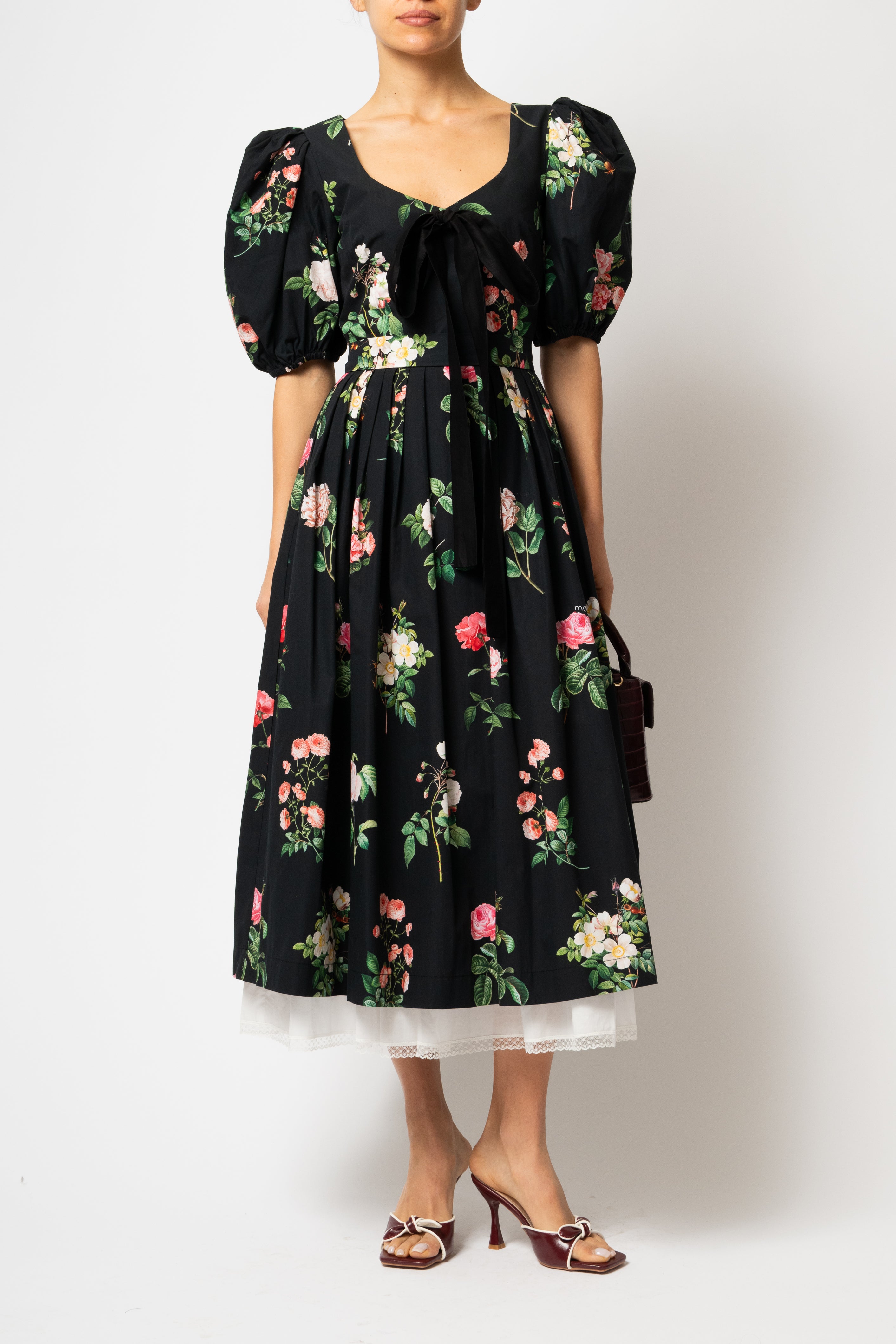 Rochie Midi cu Maneci Bufante cu Trandafiri pe Negru, PRECOMANDA CU LIVRARE IN SEPTEMBRIE 2026