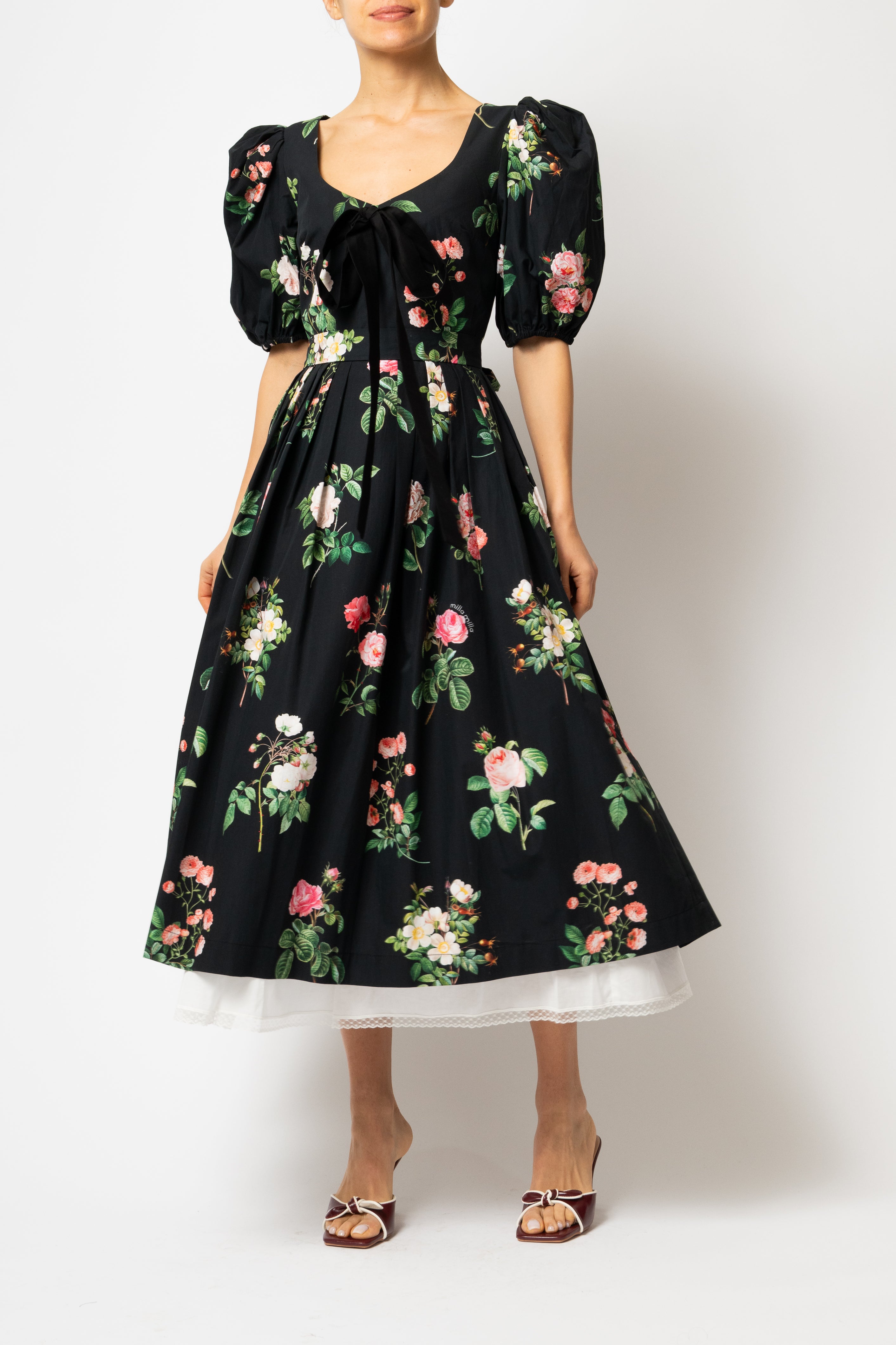 Rochie Midi cu Maneci Bufante cu Trandafiri pe Negru, PRECOMANDA CU LIVRARE IN SEPTEMBRIE 2026