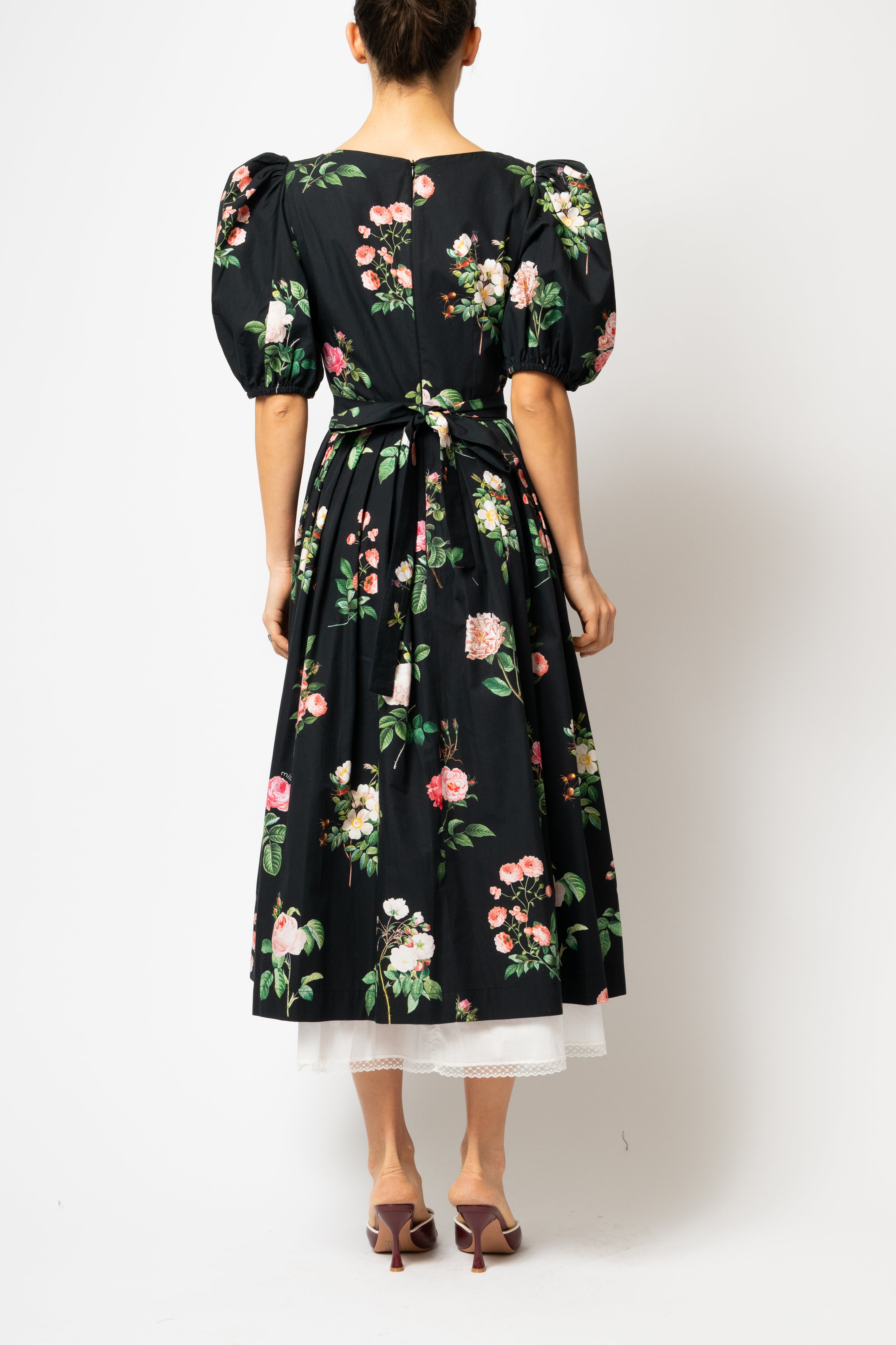 Rochie Midi cu Maneci Bufante cu Trandafiri pe Negru, PRECOMANDA CU LIVRARE IN SEPTEMBRIE 2026