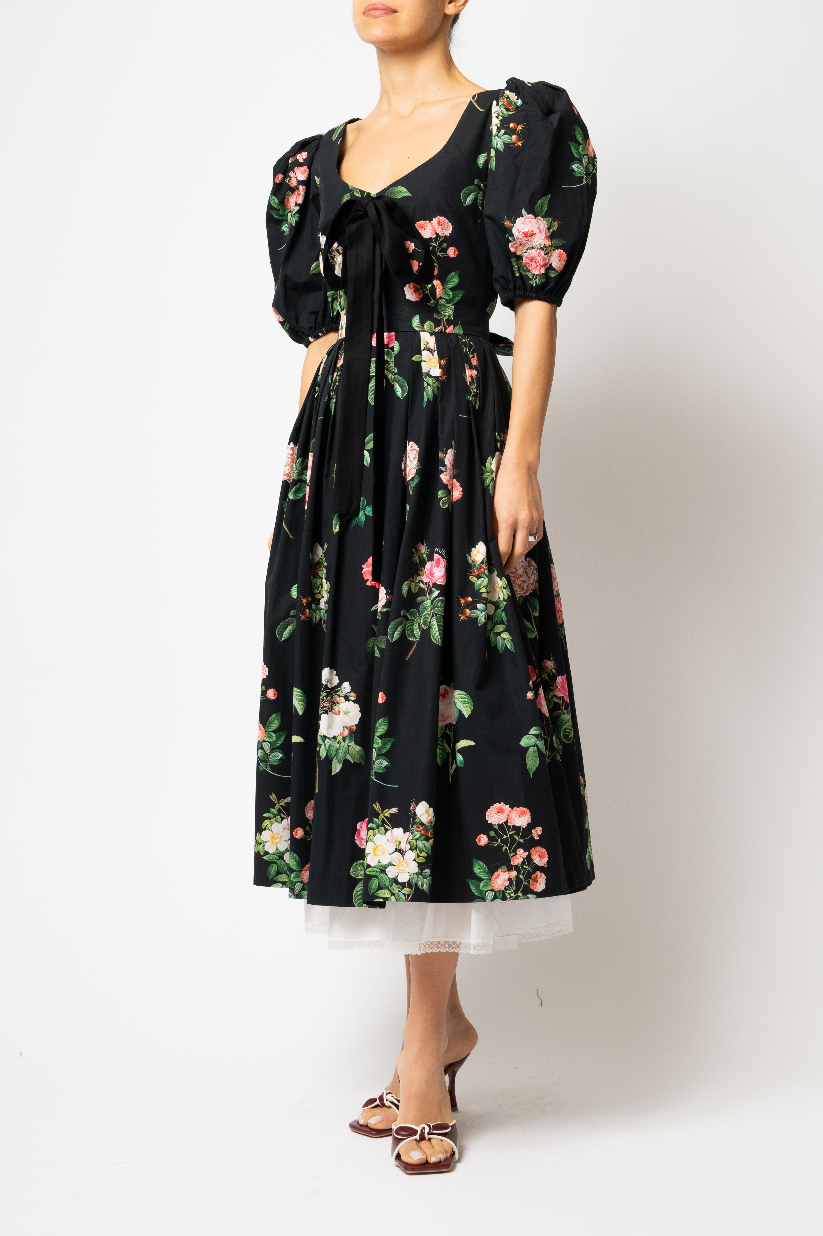 Rochie Midi cu Maneci Bufante cu Trandafiri pe Negru, PRECOMANDA CU LIVRARE IN SEPTEMBRIE 2026