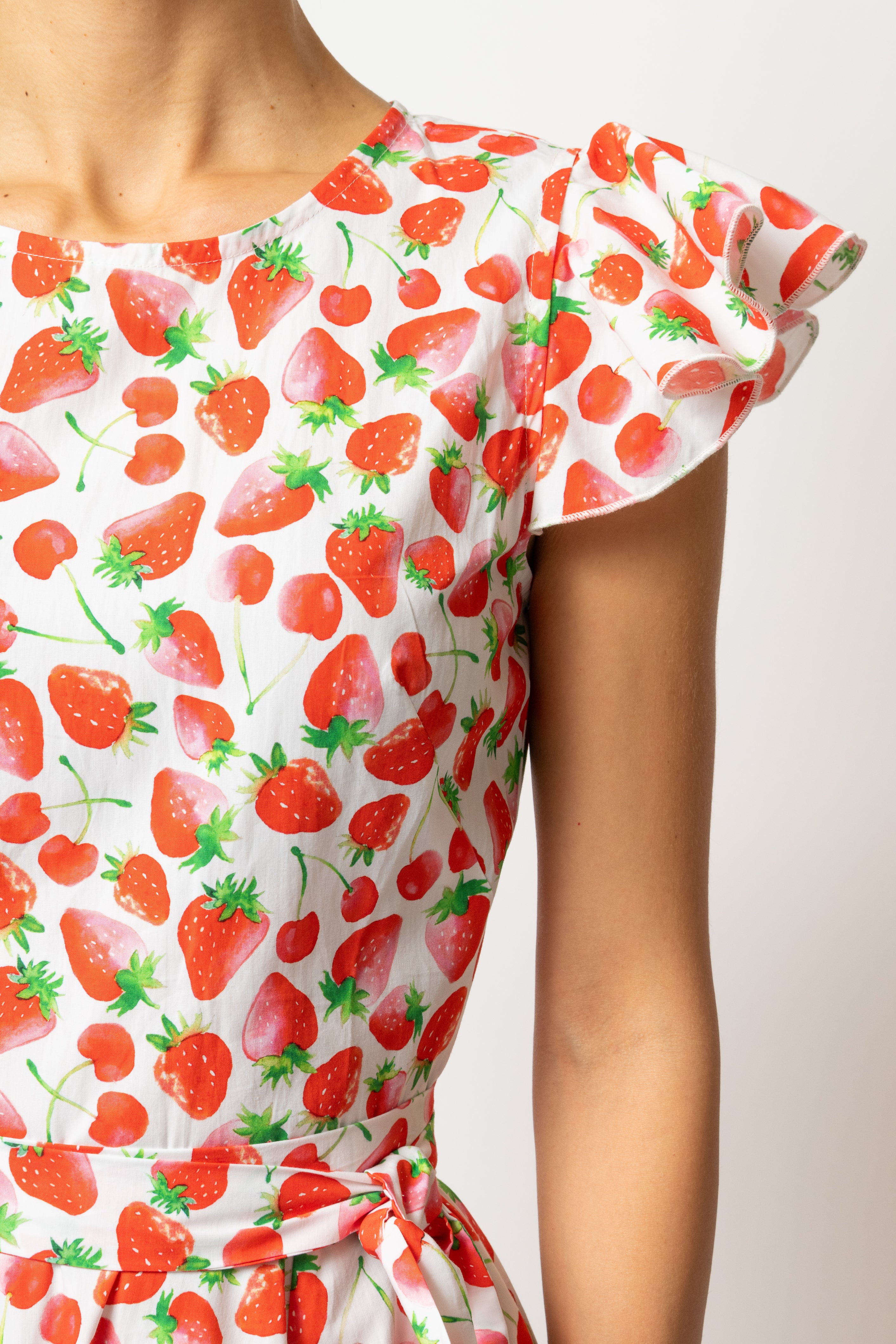 Rochie Midi cu Aripioare si Capsuni pe Alb, din Bumbac