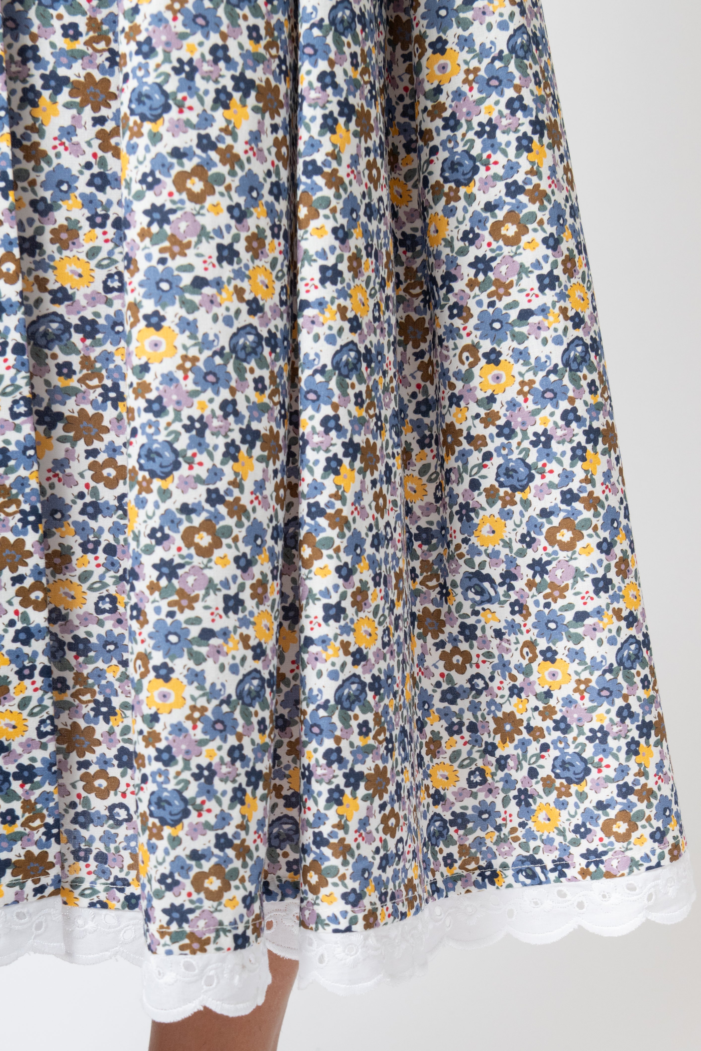 Rochie Camasa Midi, din Bumbac, cu Flori Bleu pe Alb
