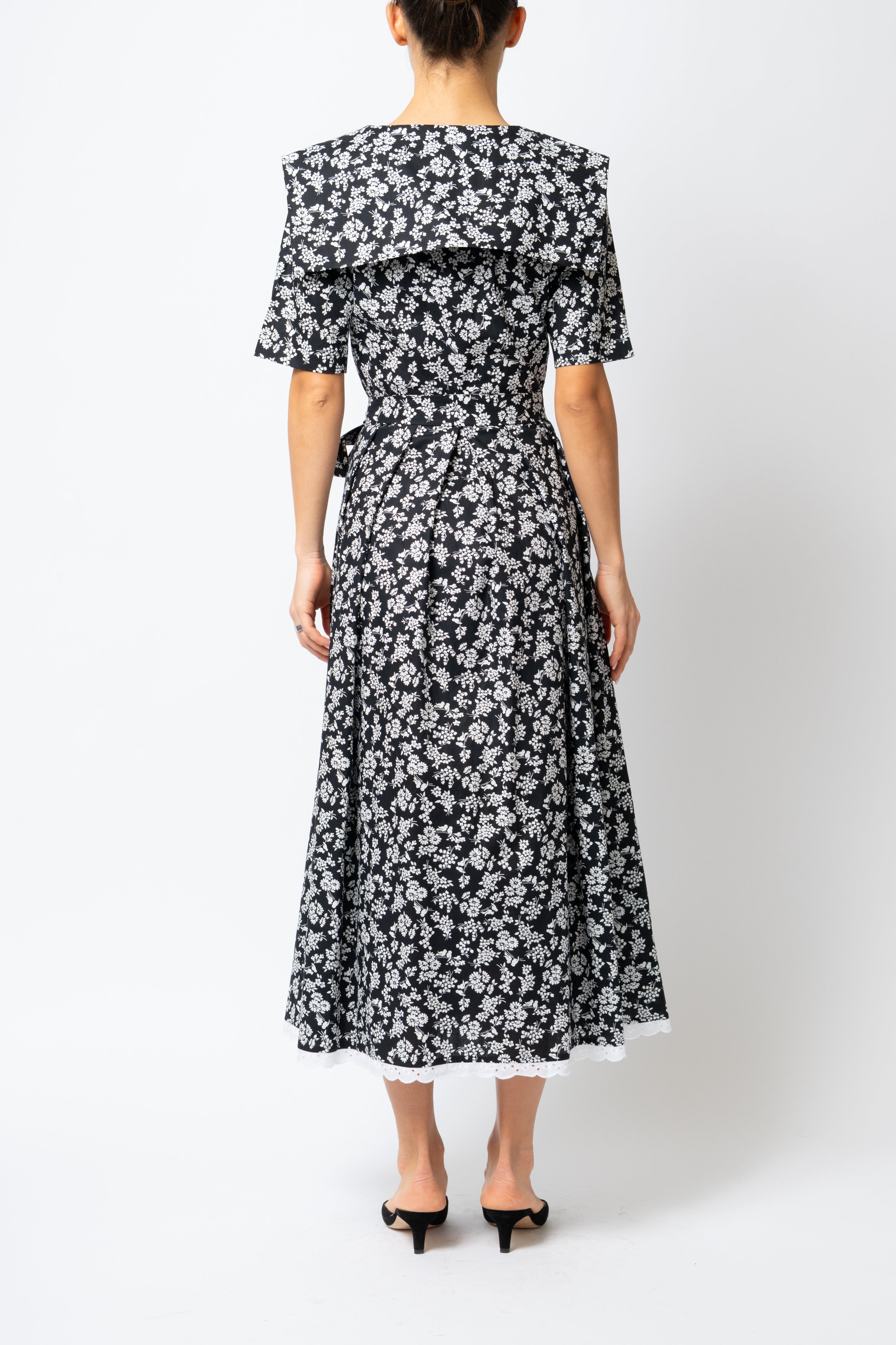 Rochie Camasa Midi cu Guler Patrat, din Bumbac, cu Flori pe Negru