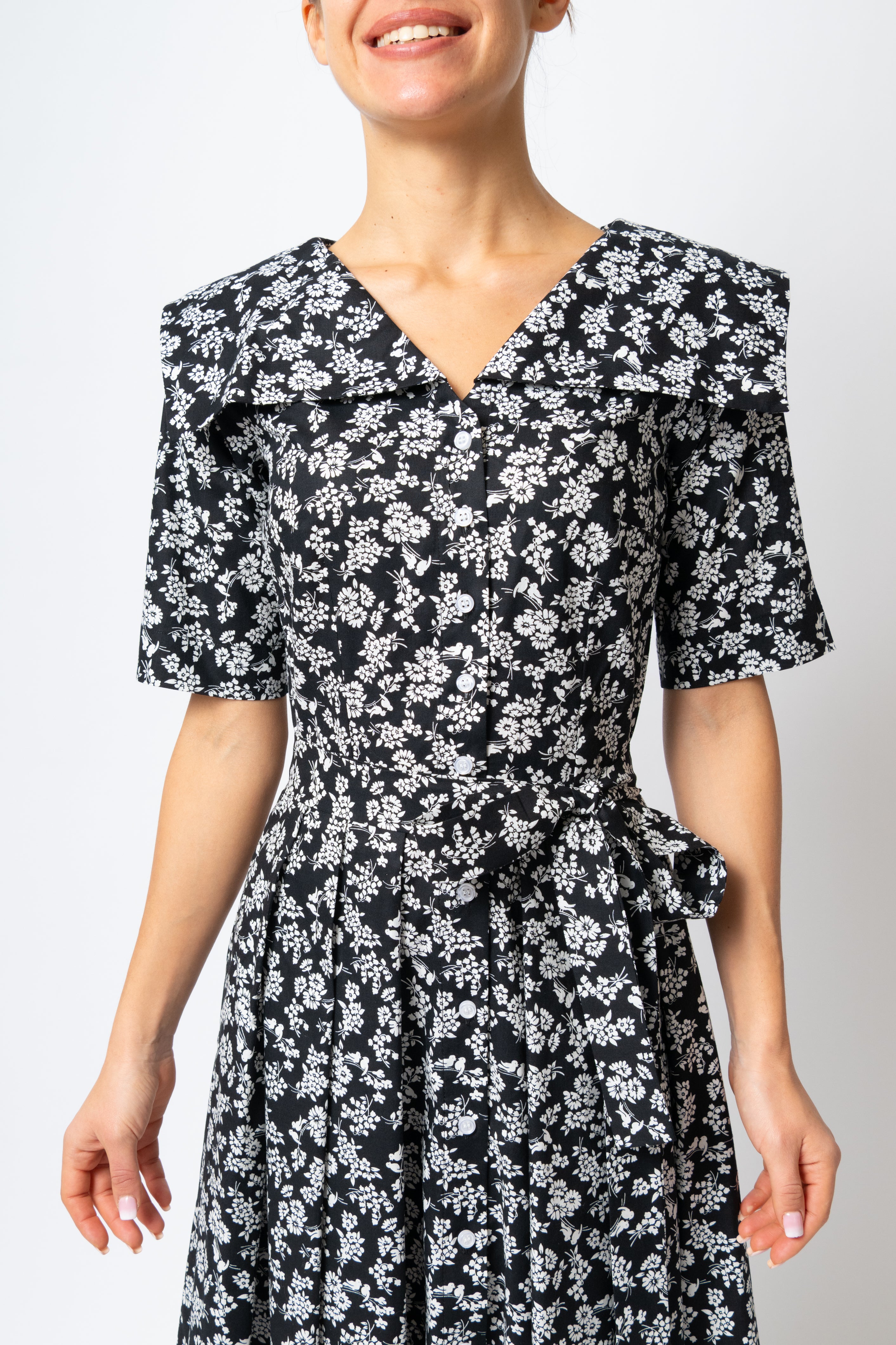 Rochie Camasa Midi cu Guler Patrat, din Bumbac, cu Flori pe Negru