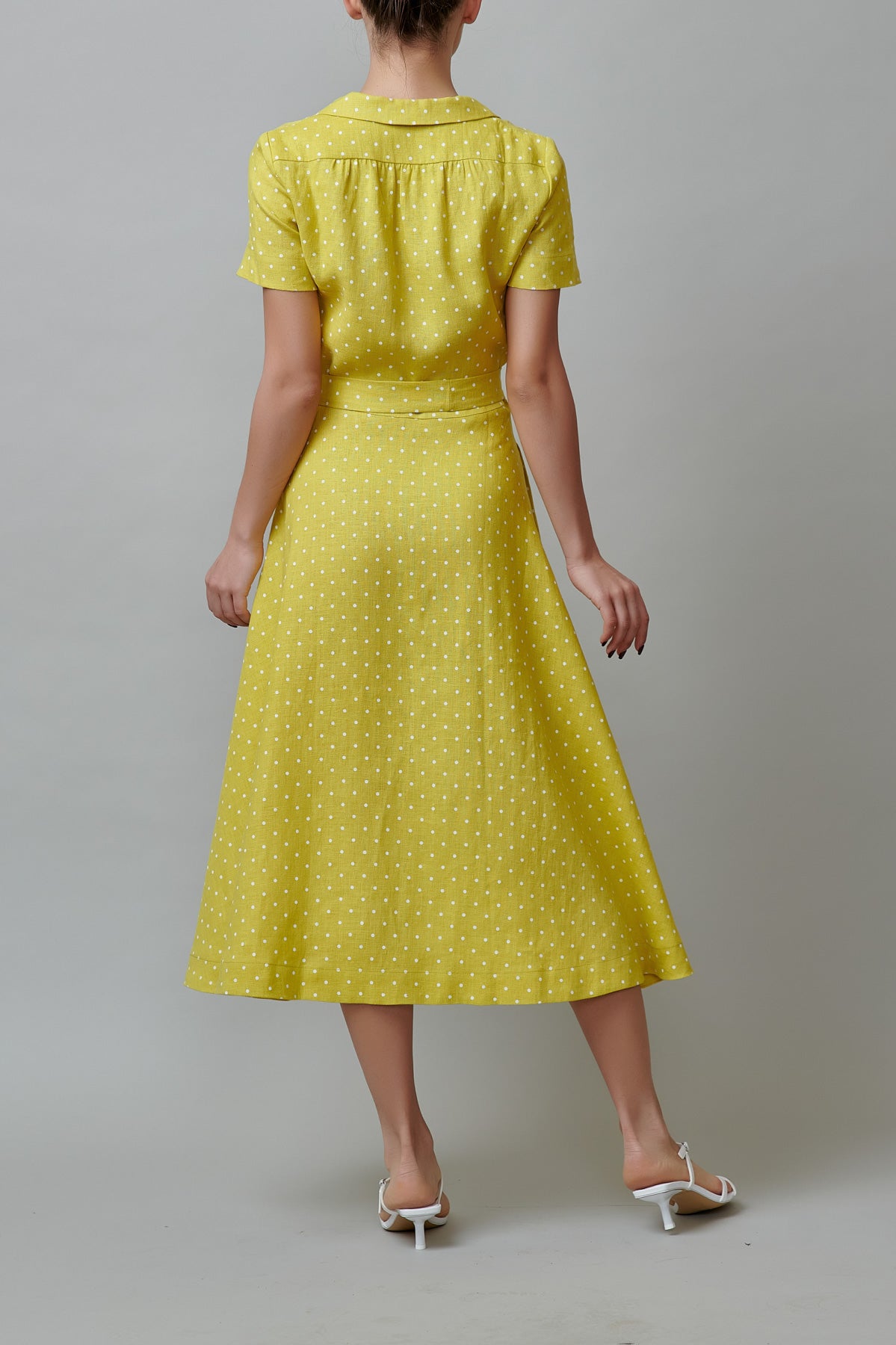 Rochie camasa din in galben cu buline