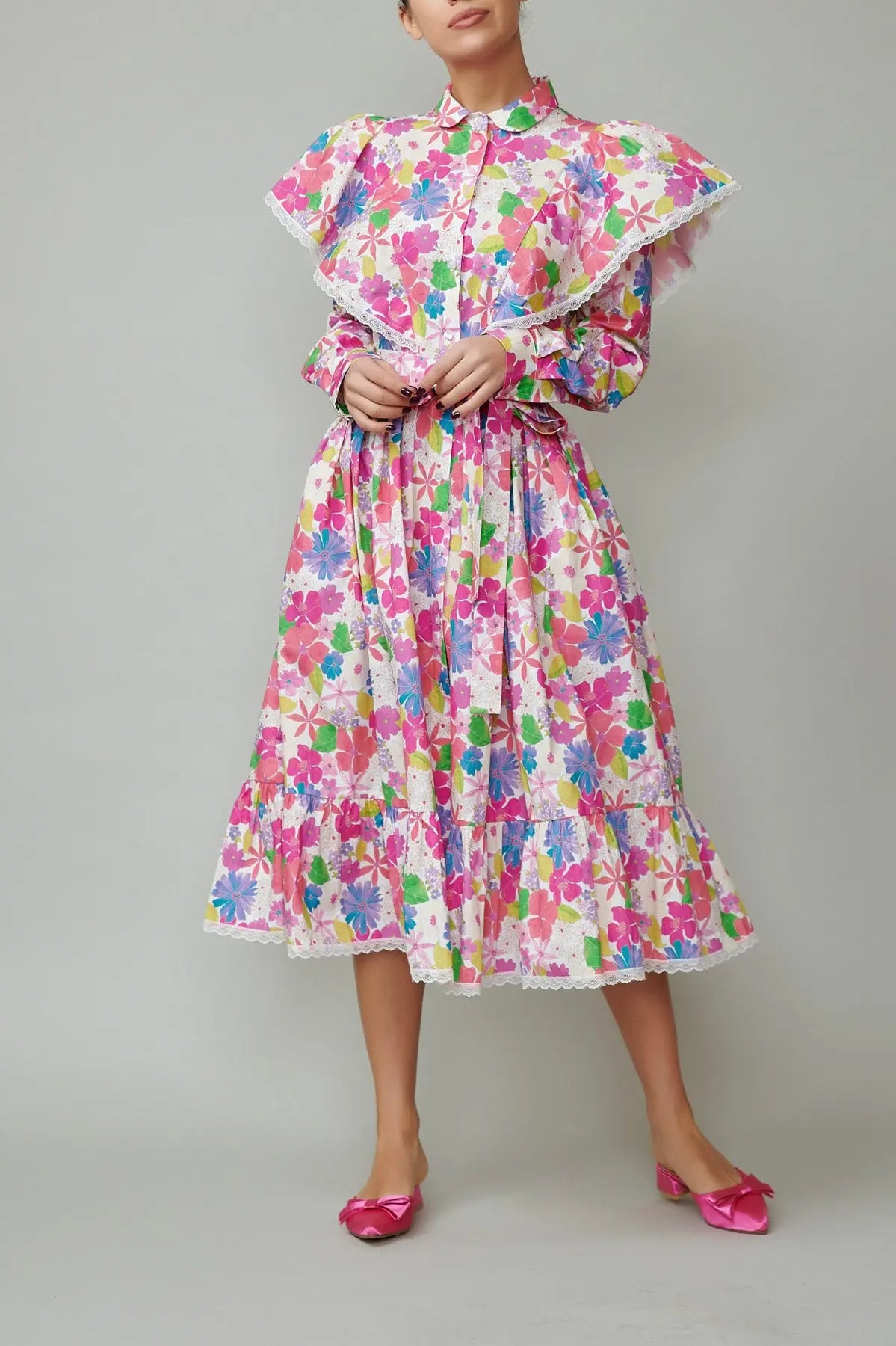 Rochie camasa cu aripioare din poplin cu flori multicolor