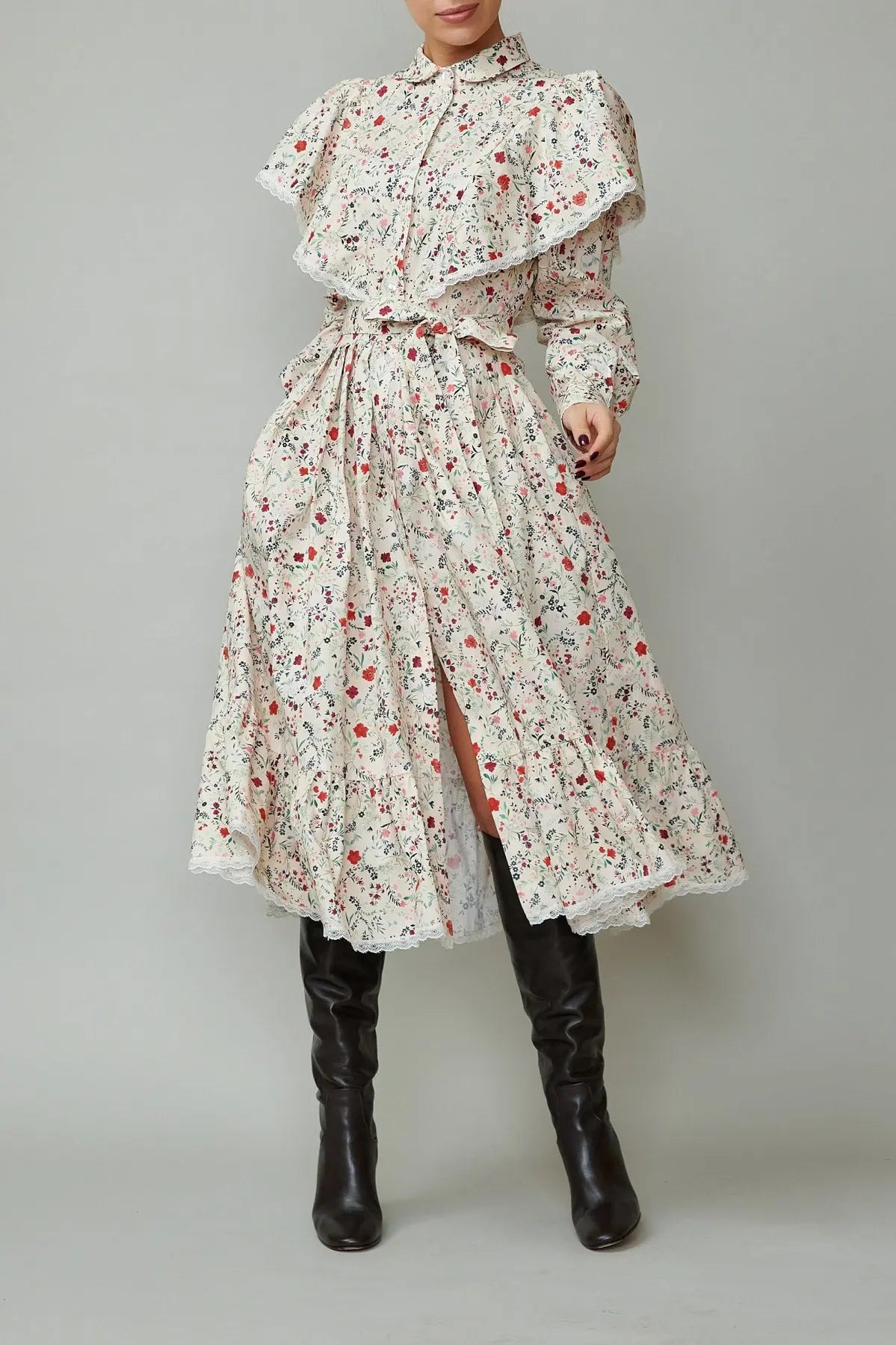 Rochie camasa cu aripioare din poplin cu flori pe fundal crem