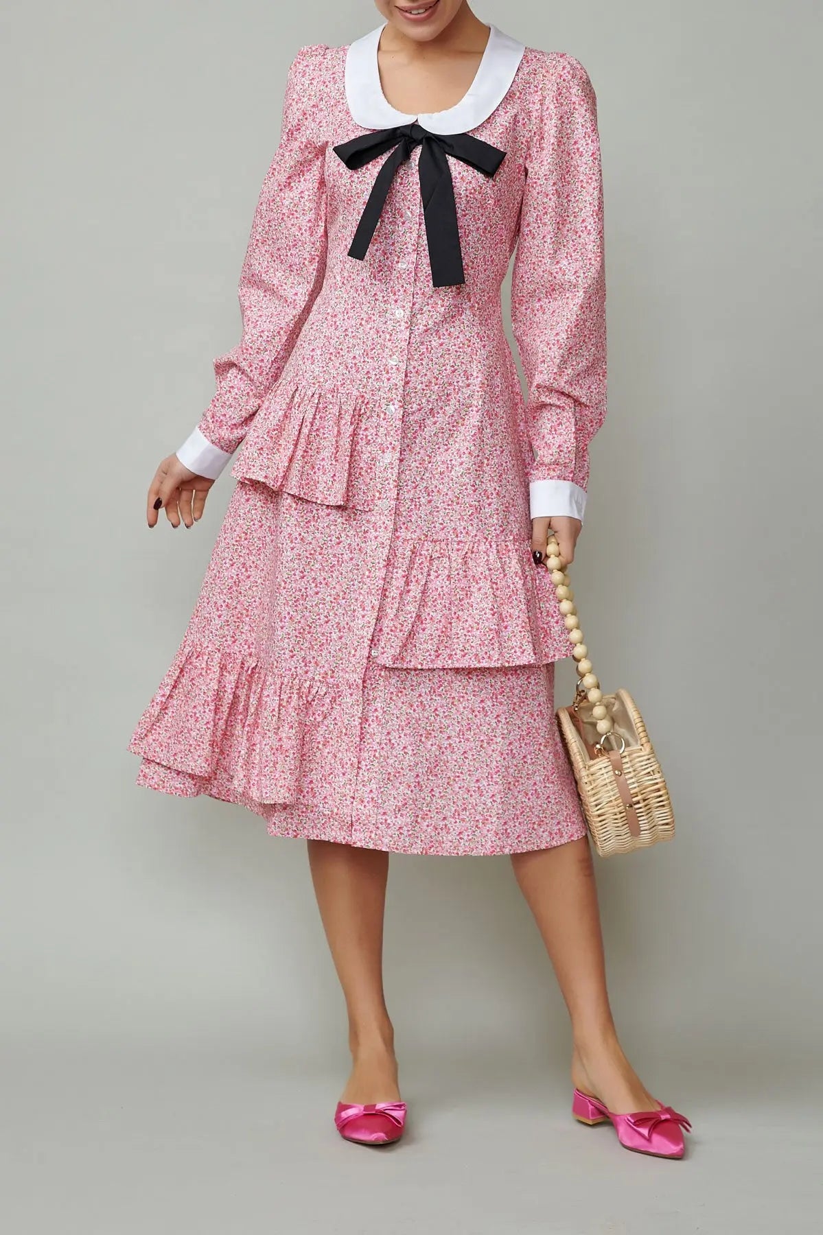 Rochie cu guler alb si funda neagra din poplin cu flori roz