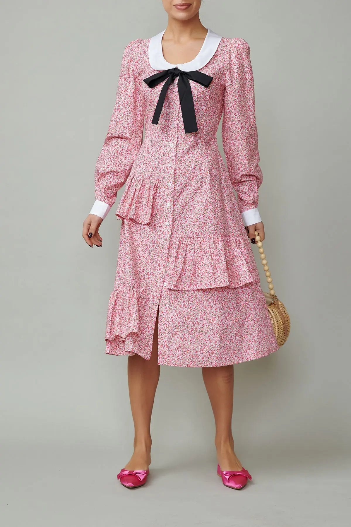 Rochie cu guler alb si funda neagra din poplin cu flori roz