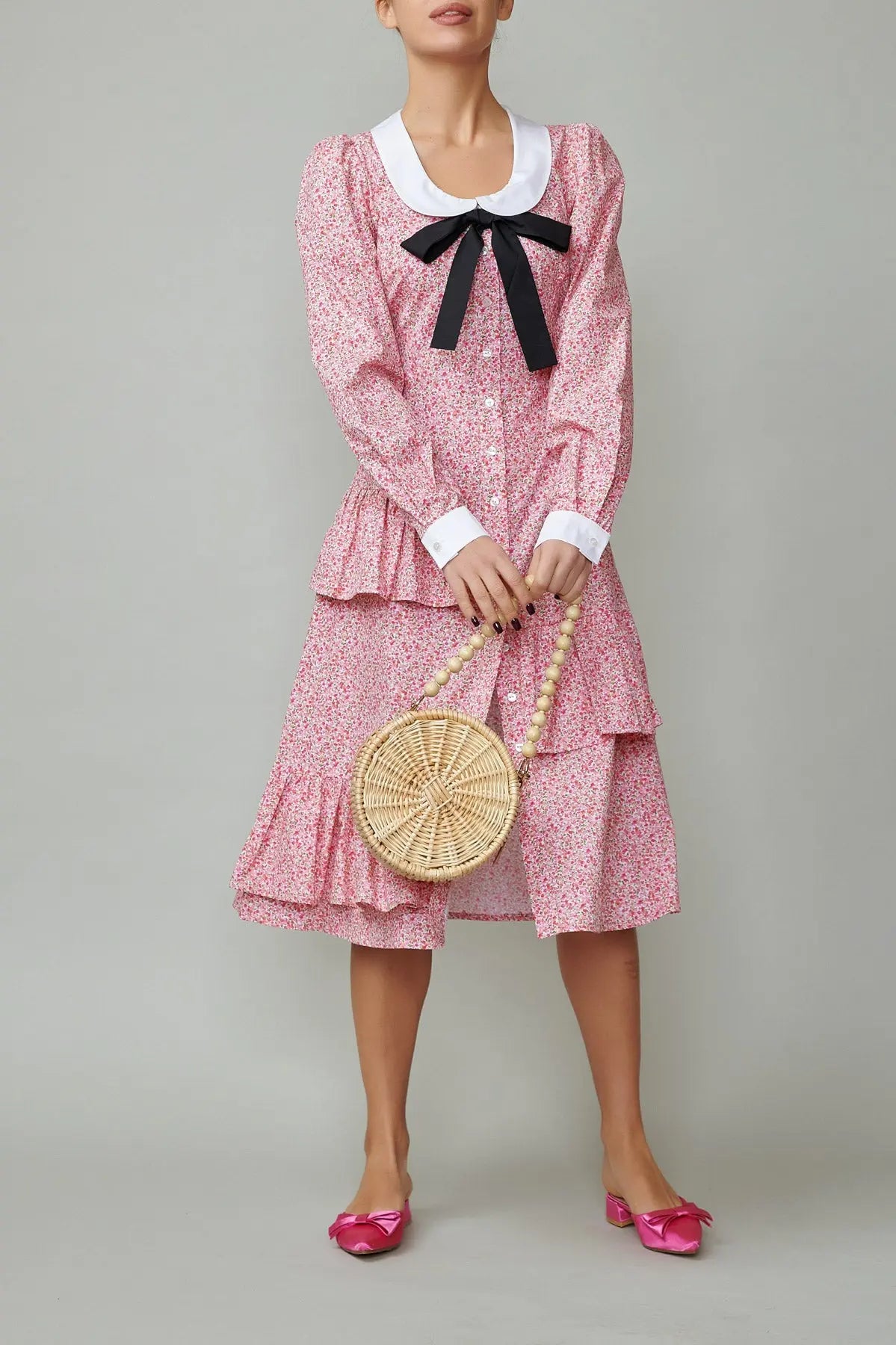 Rochie cu guler alb si funda neagra din poplin cu flori roz