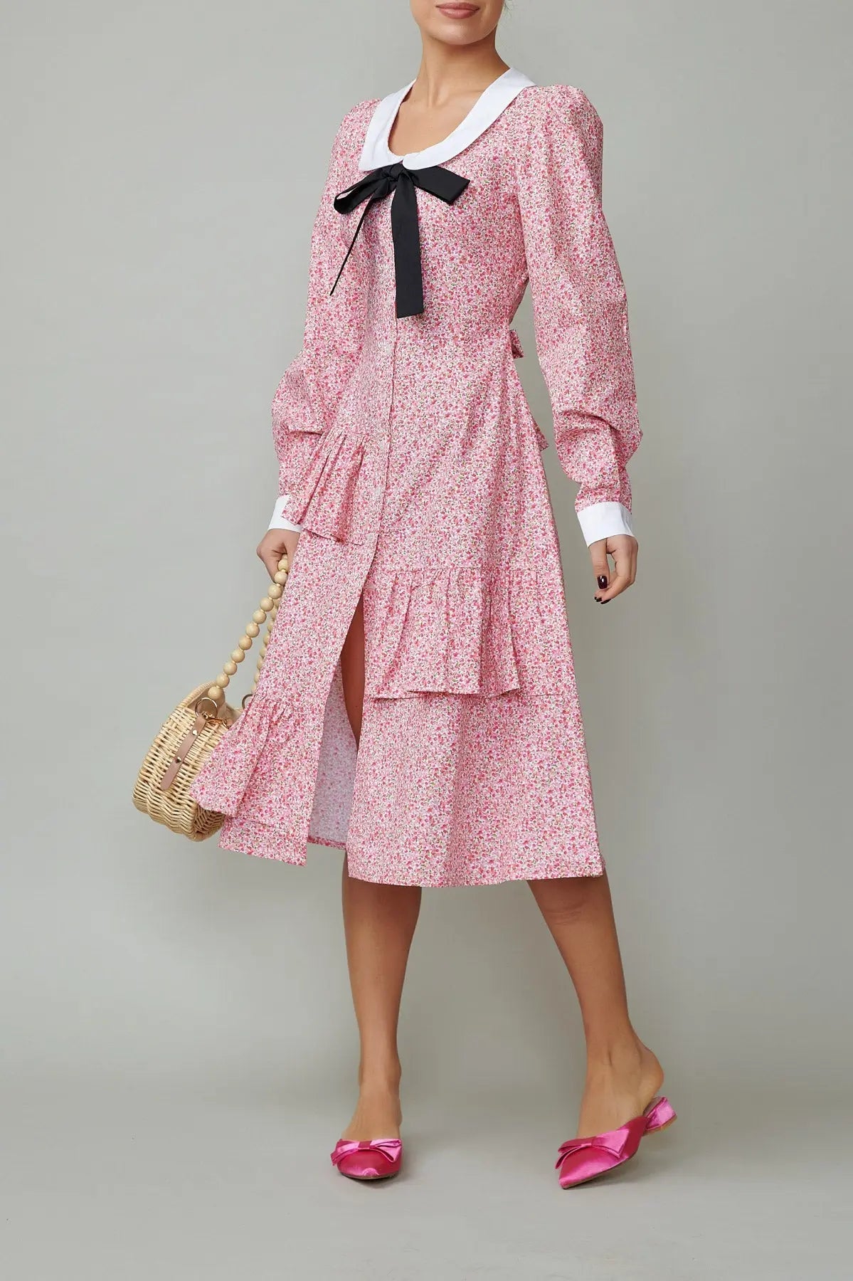 Rochie cu guler alb si funda neagra din poplin cu flori roz