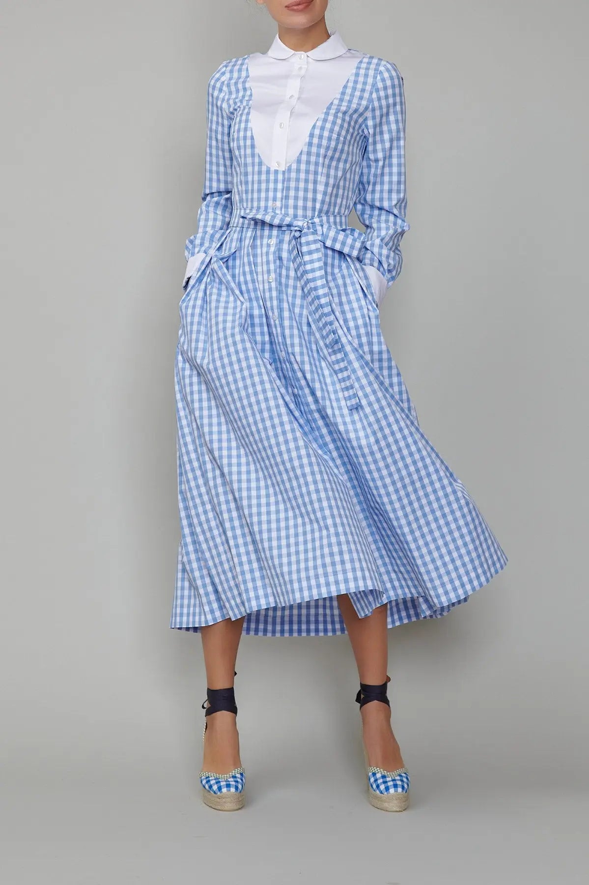 Rochie in carouri bleo cu guler, platca si mansete albe