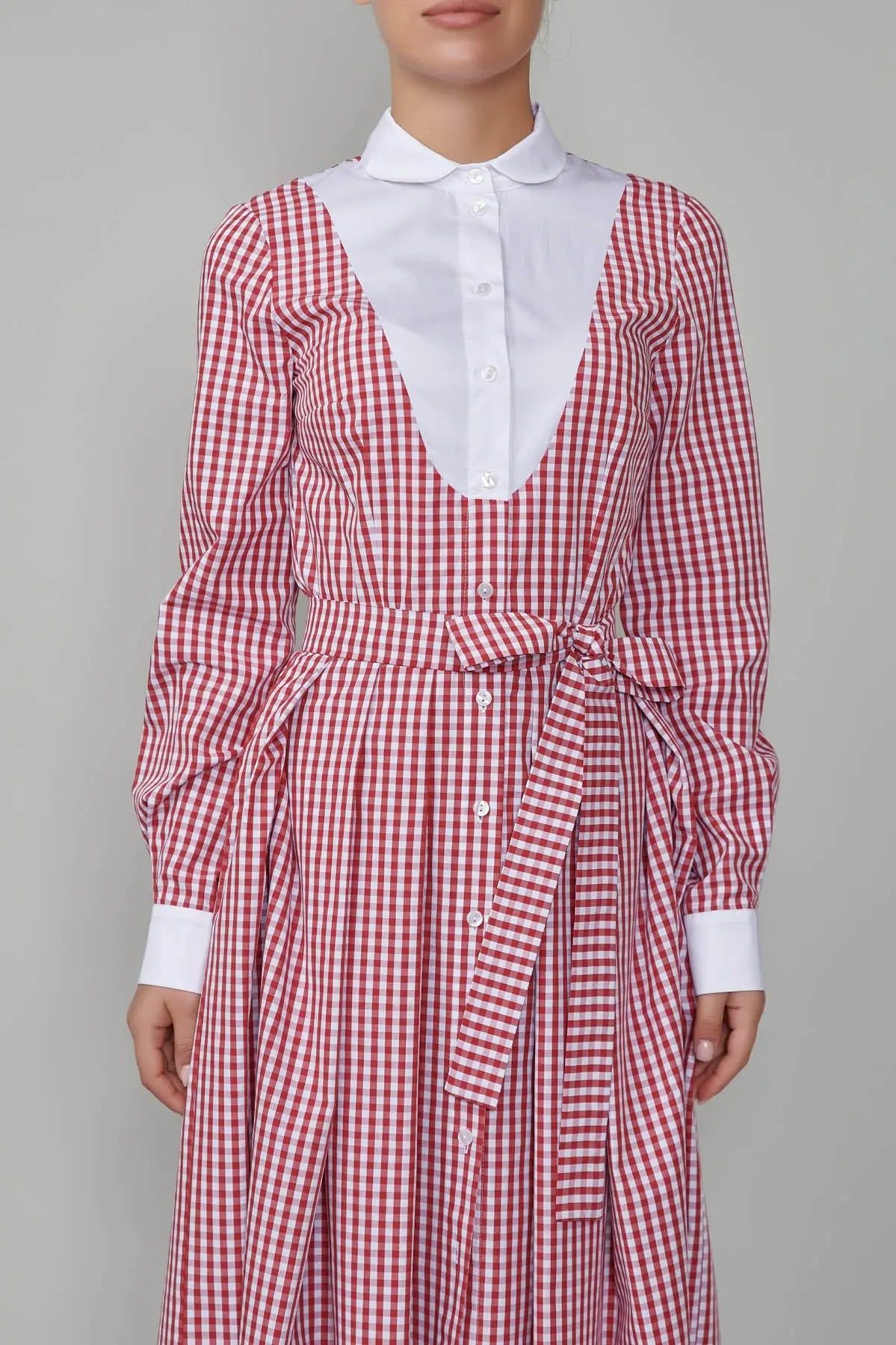 Rochie in carouri grena cu guler, platca si mansete albe
