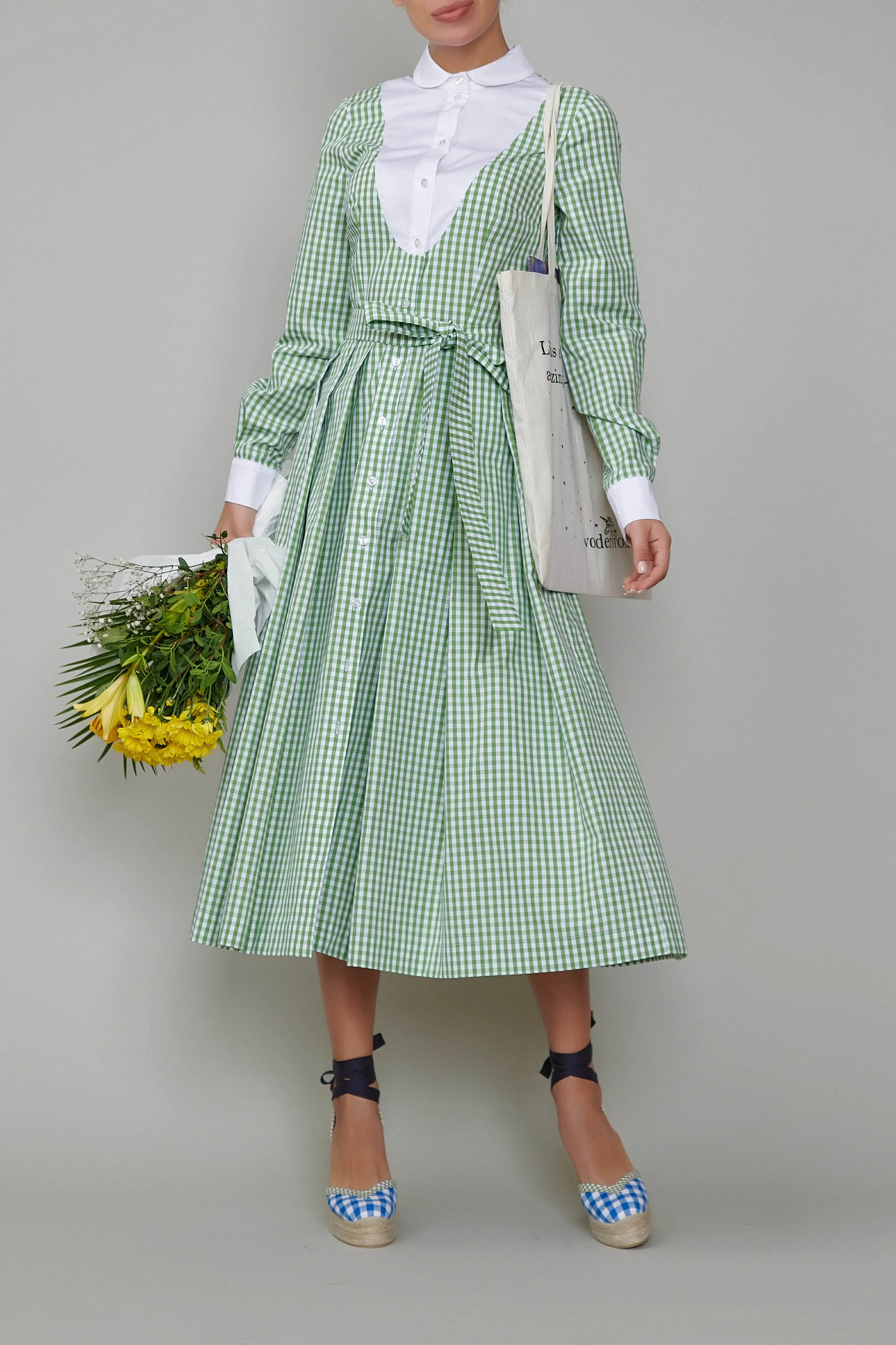 Rochie in carouri verzi cu guler, platca si mansete albe