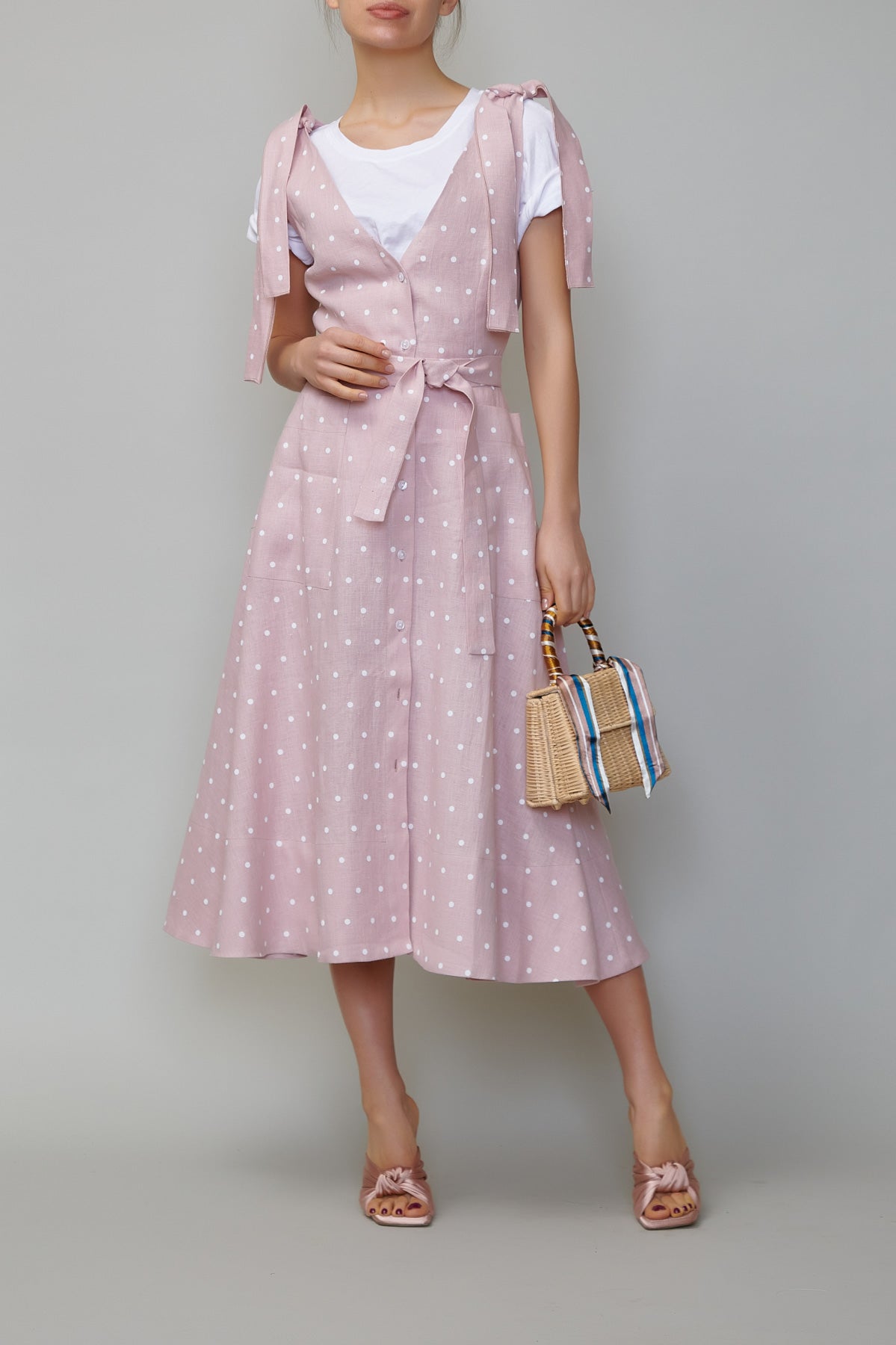 Sarafan din in roz pal cu buline