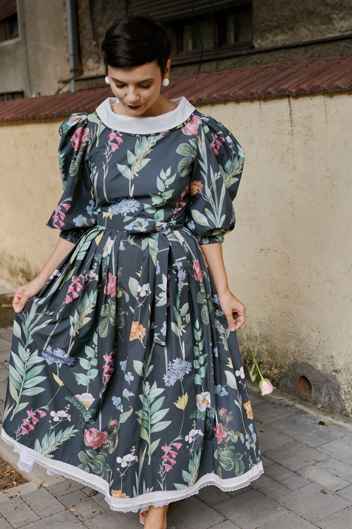Rochie Midi din Bumbac cu Flori pe Fundal Antracit