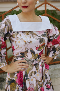 Rochie Midi din Bumbac cu Trandafiri pe Fundal Roz